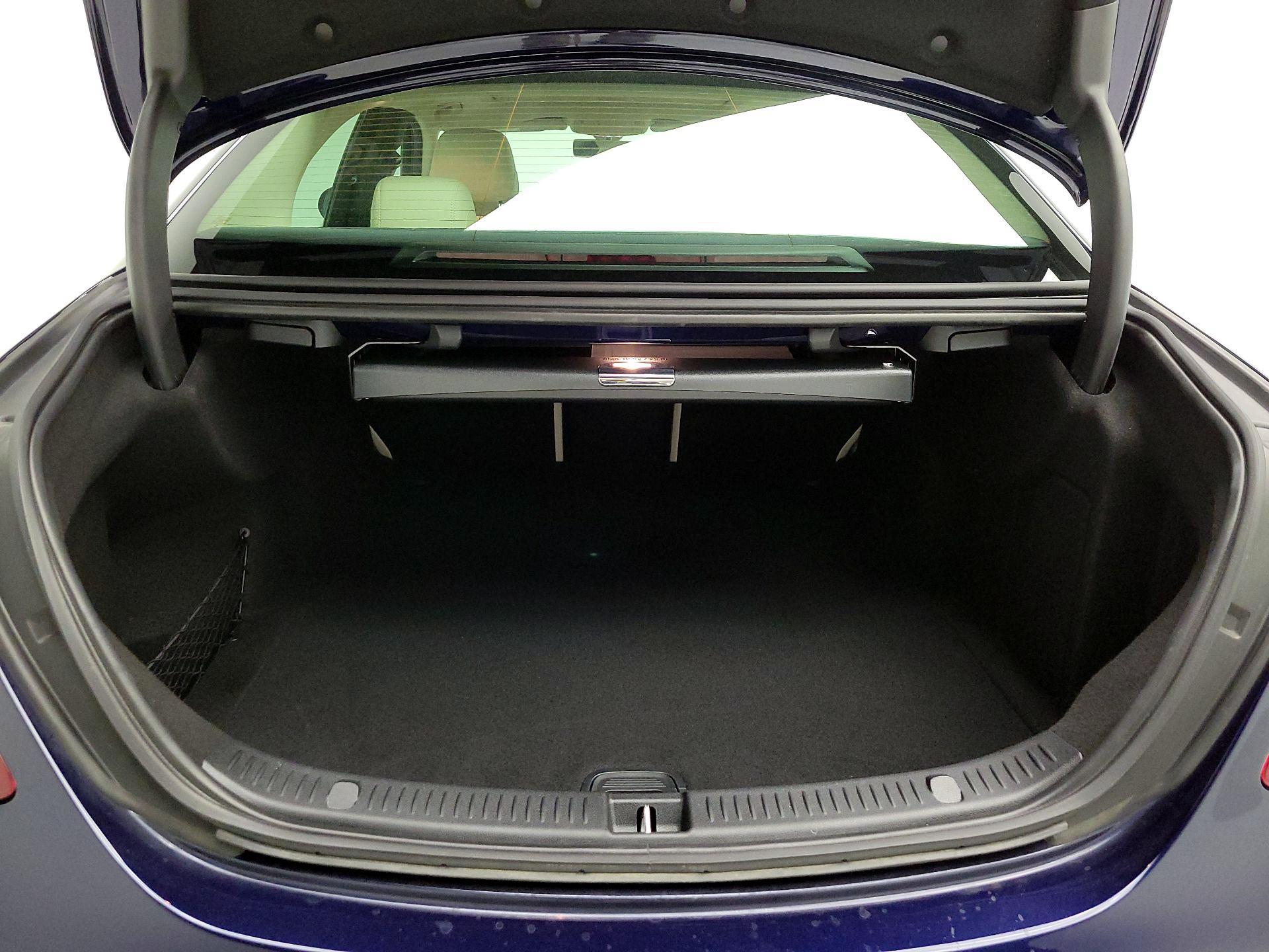 Thumbnail: 2020 Mercedes-Benz E-Class - 20