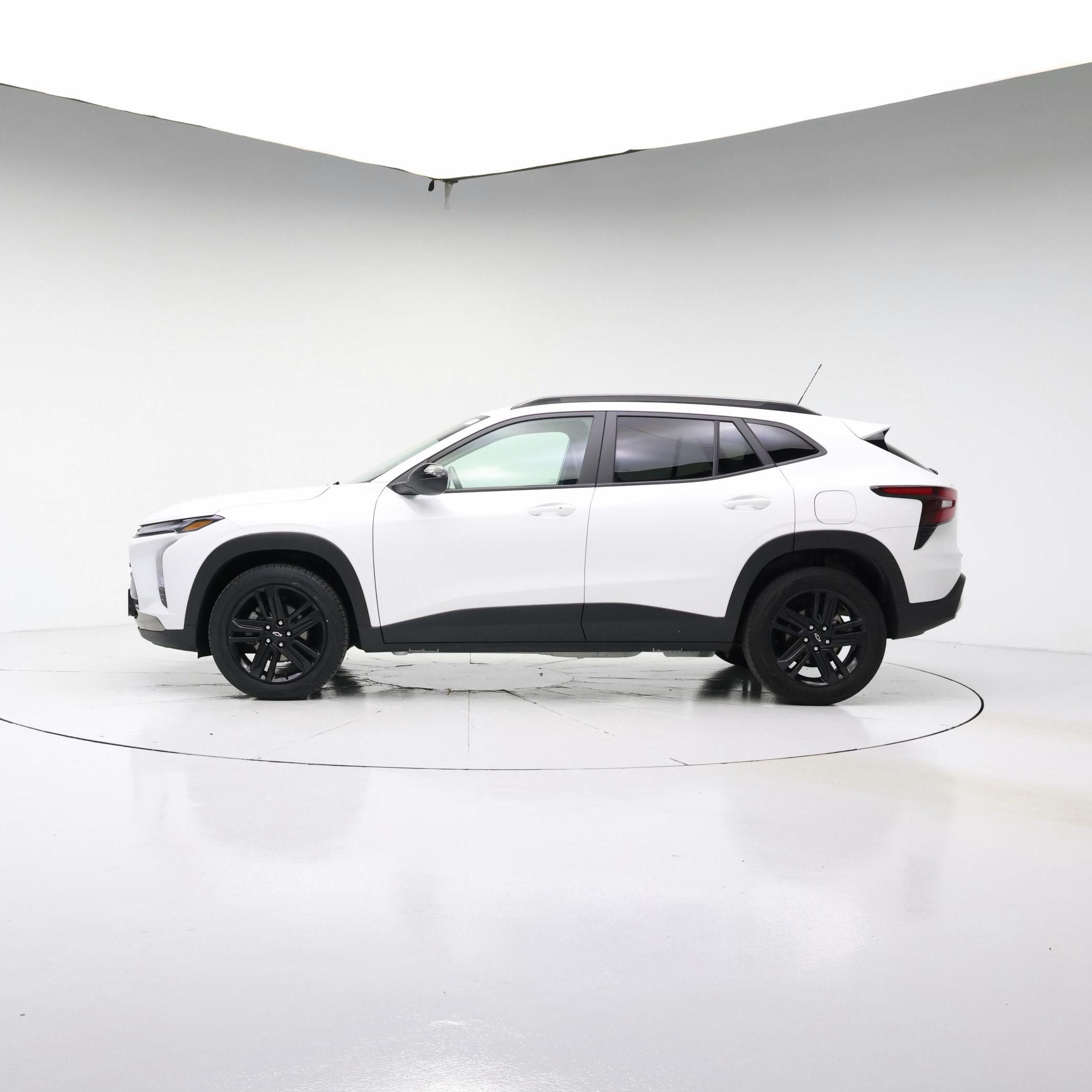 Thumbnail: 2024 Chevrolet Trax - 3