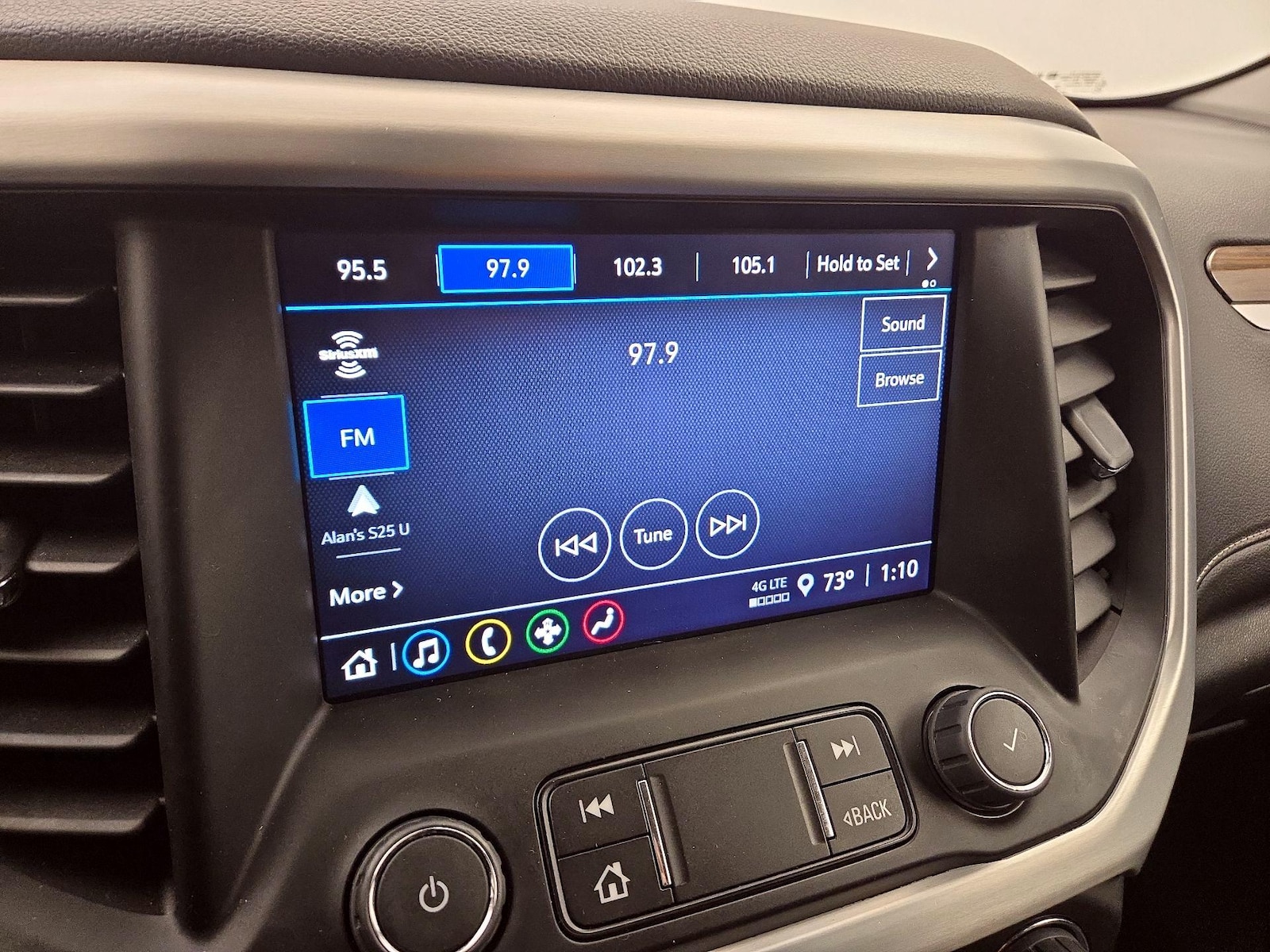 2022 GMC Acadia SLE - Photo 16