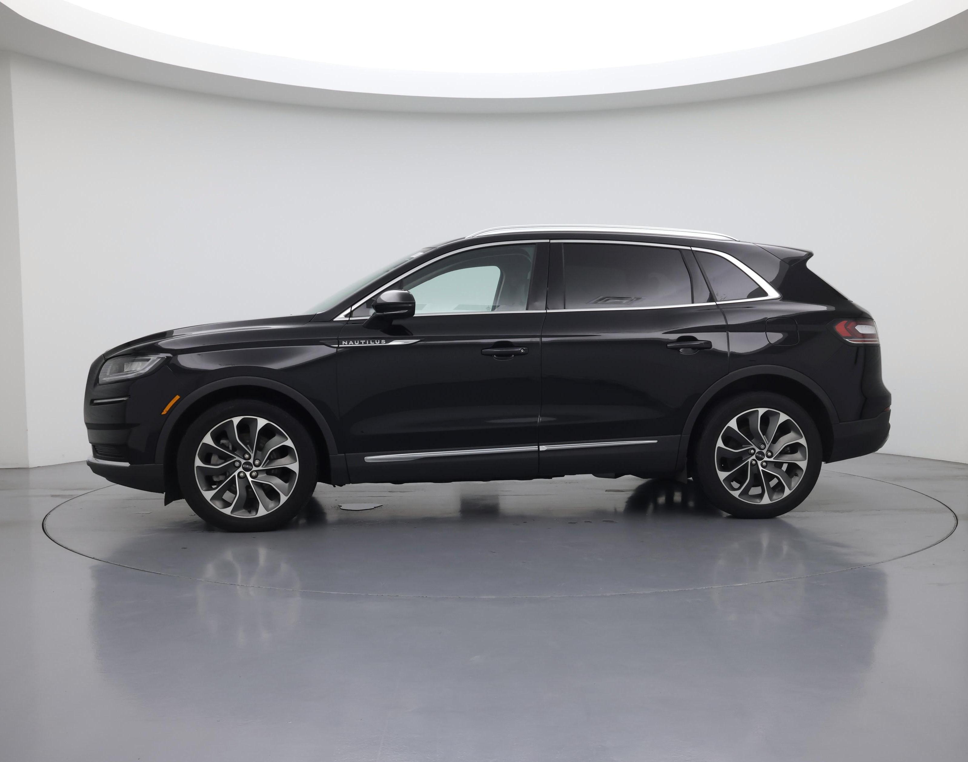 Thumbnail: 2023 Lincoln Nautilus - 3