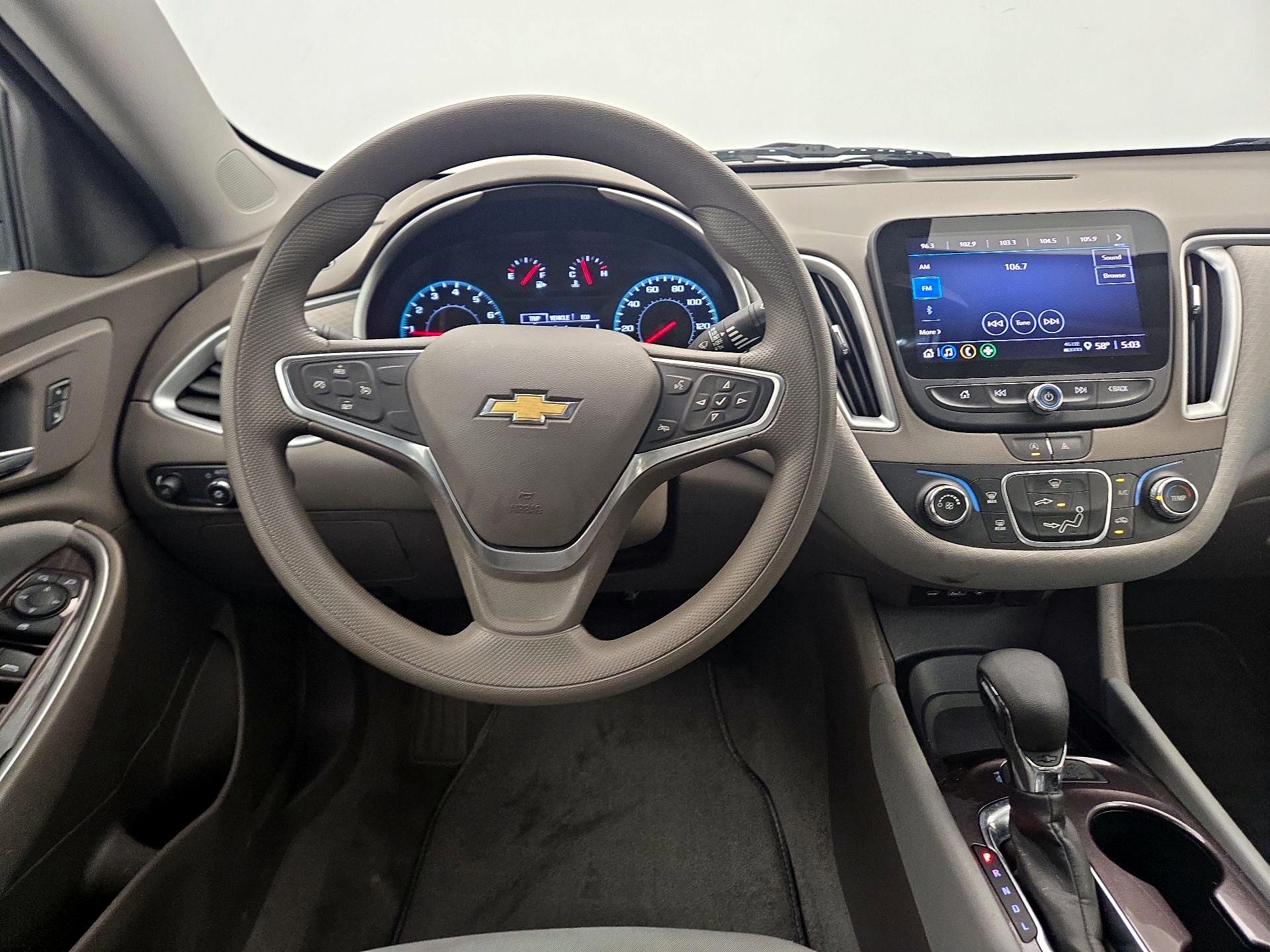 Thumbnail: 2022 Chevrolet Malibu - 10