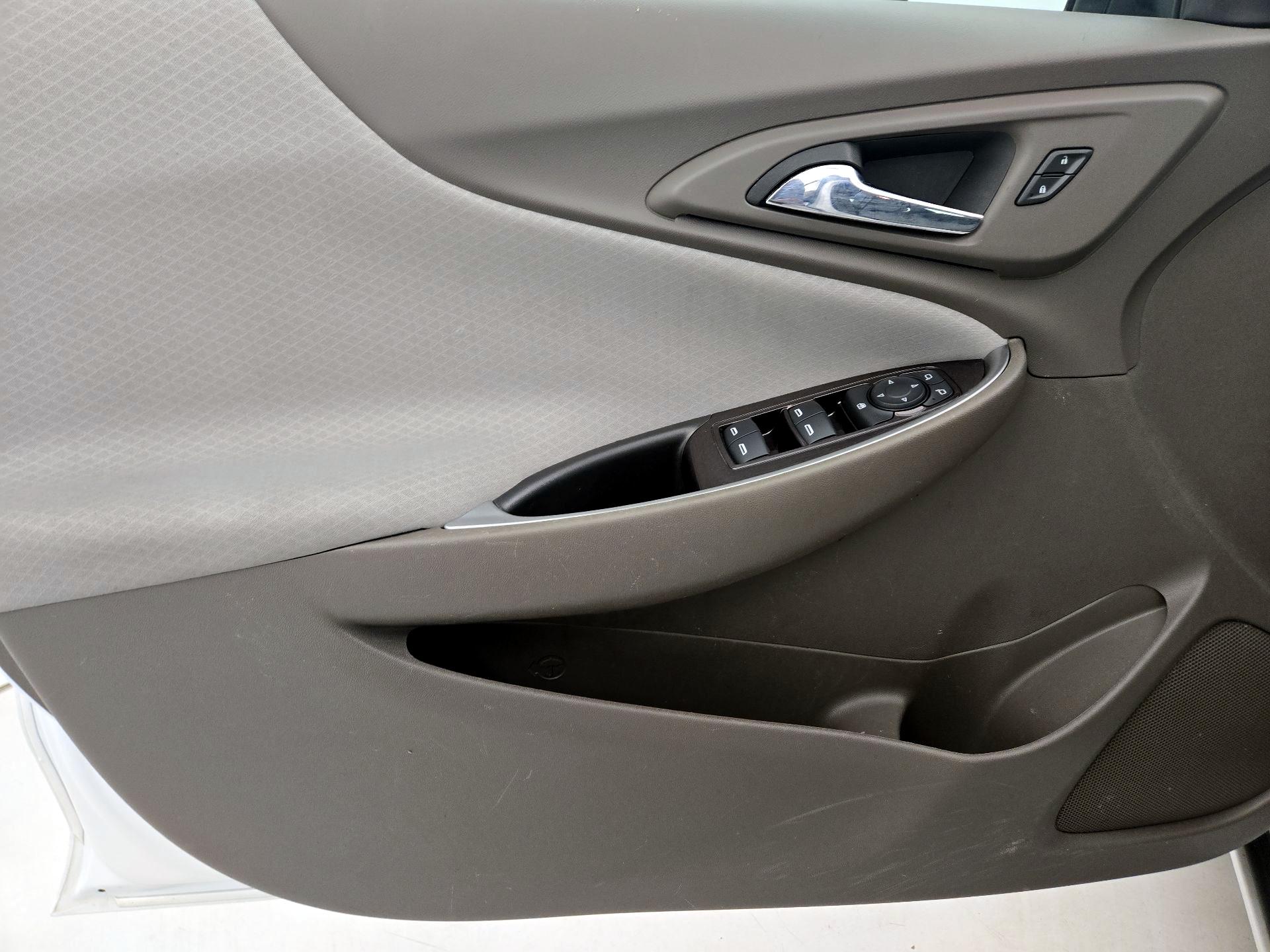 Thumbnail: 2022 Chevrolet Malibu - 12