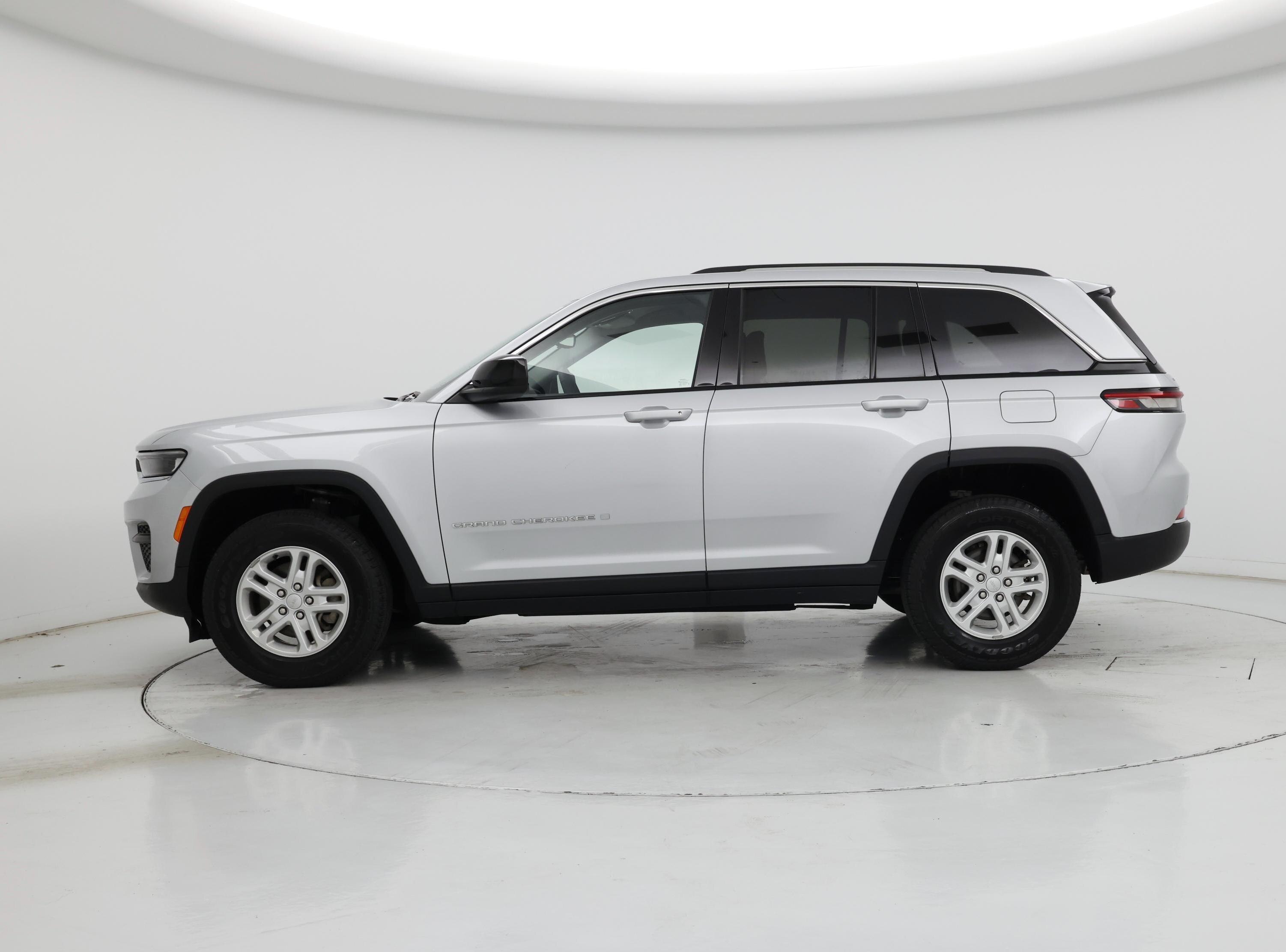 Thumbnail: 2023 Jeep Grand Cherokee - 3