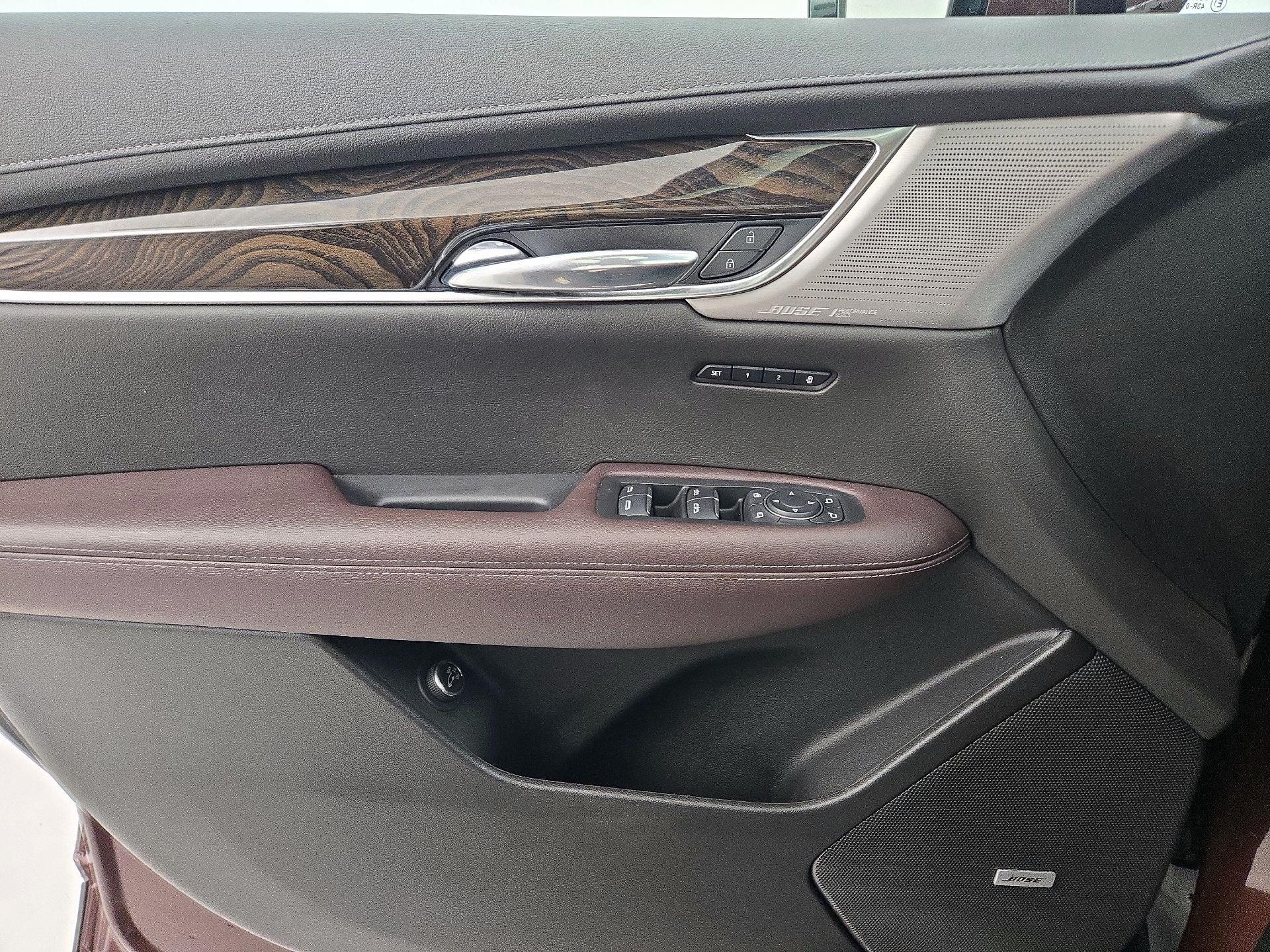 Thumbnail: 2022 Cadillac XT6 - 12