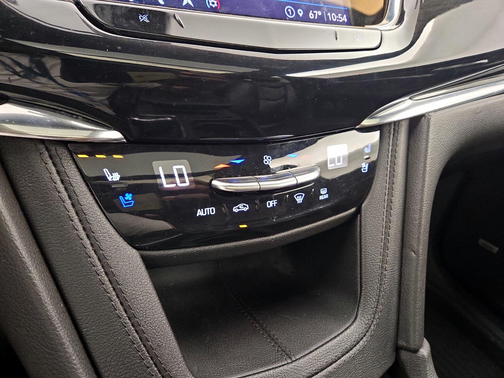 Thumbnail: 2022 Cadillac XT6 - 16