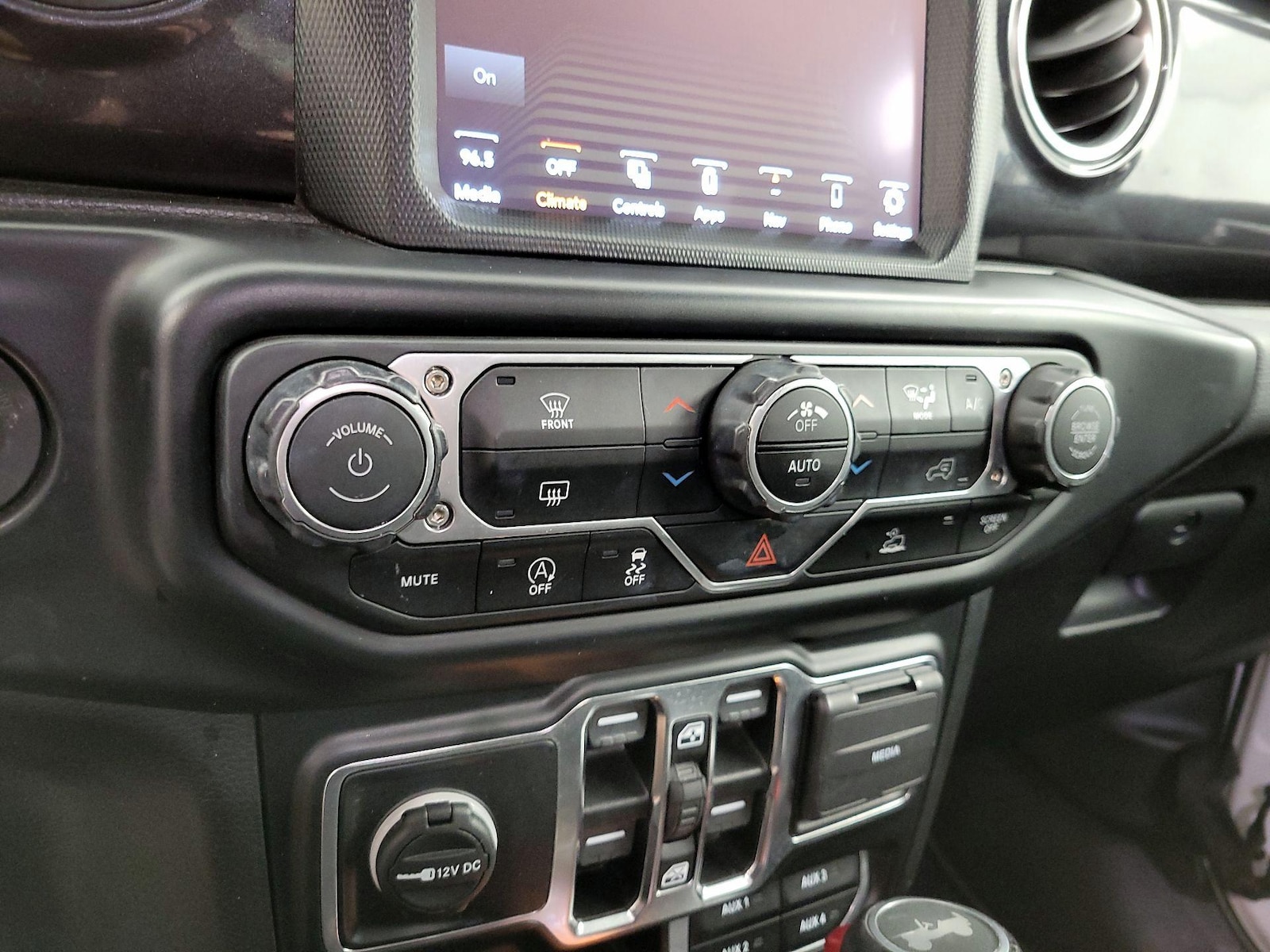 2022 Jeep Wrangler Unlimited Sahara Altitude - Photo 18
