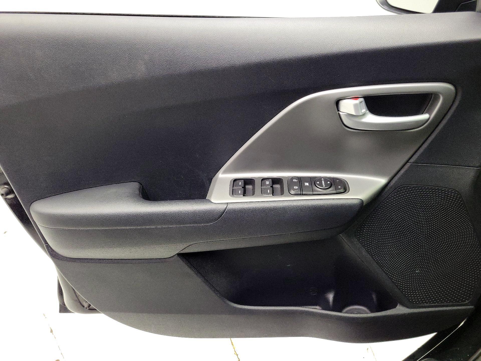 Thumbnail: 2019 Kia Niro - 12