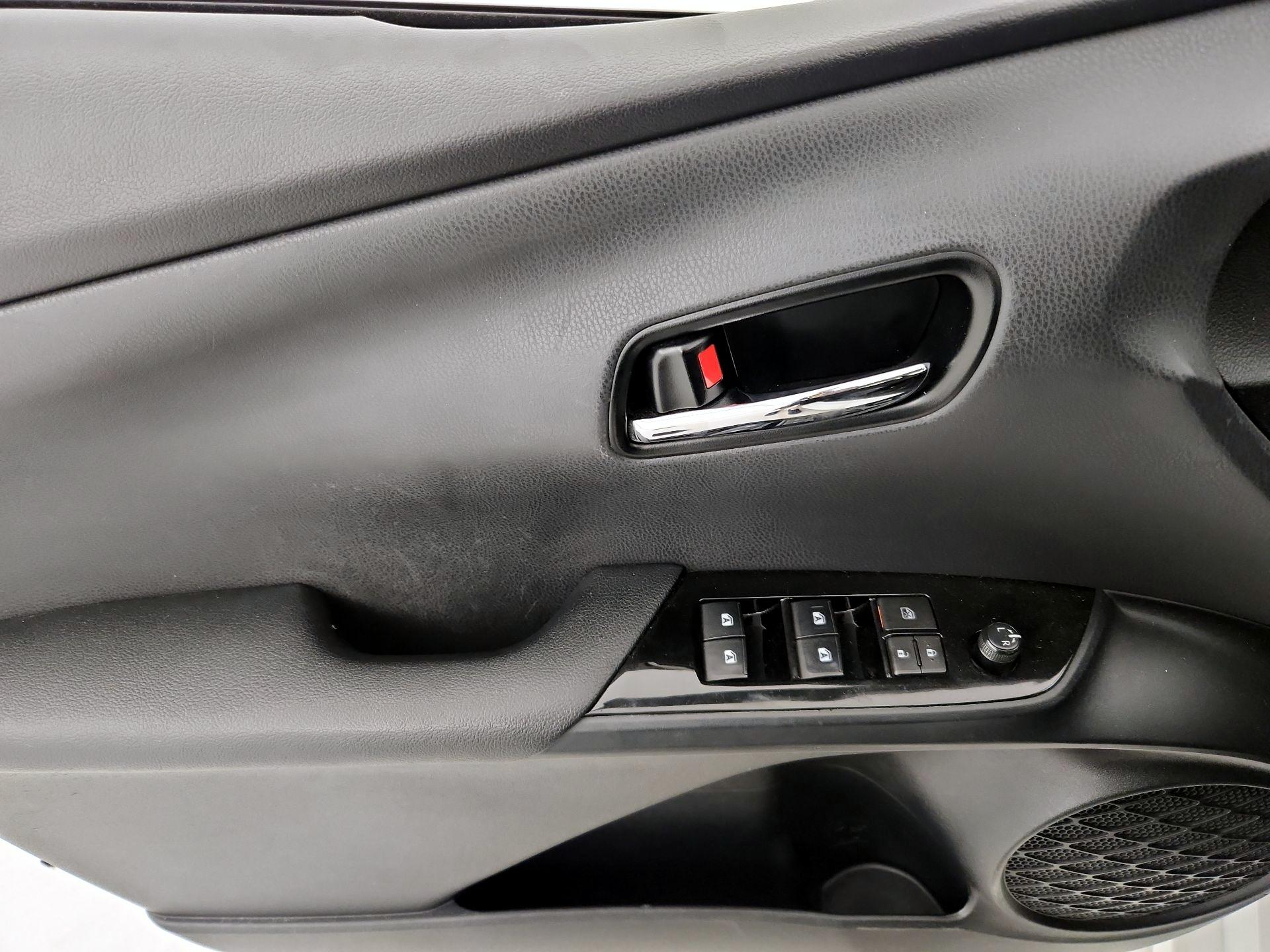 Thumbnail: 2018 Toyota Prius - 12