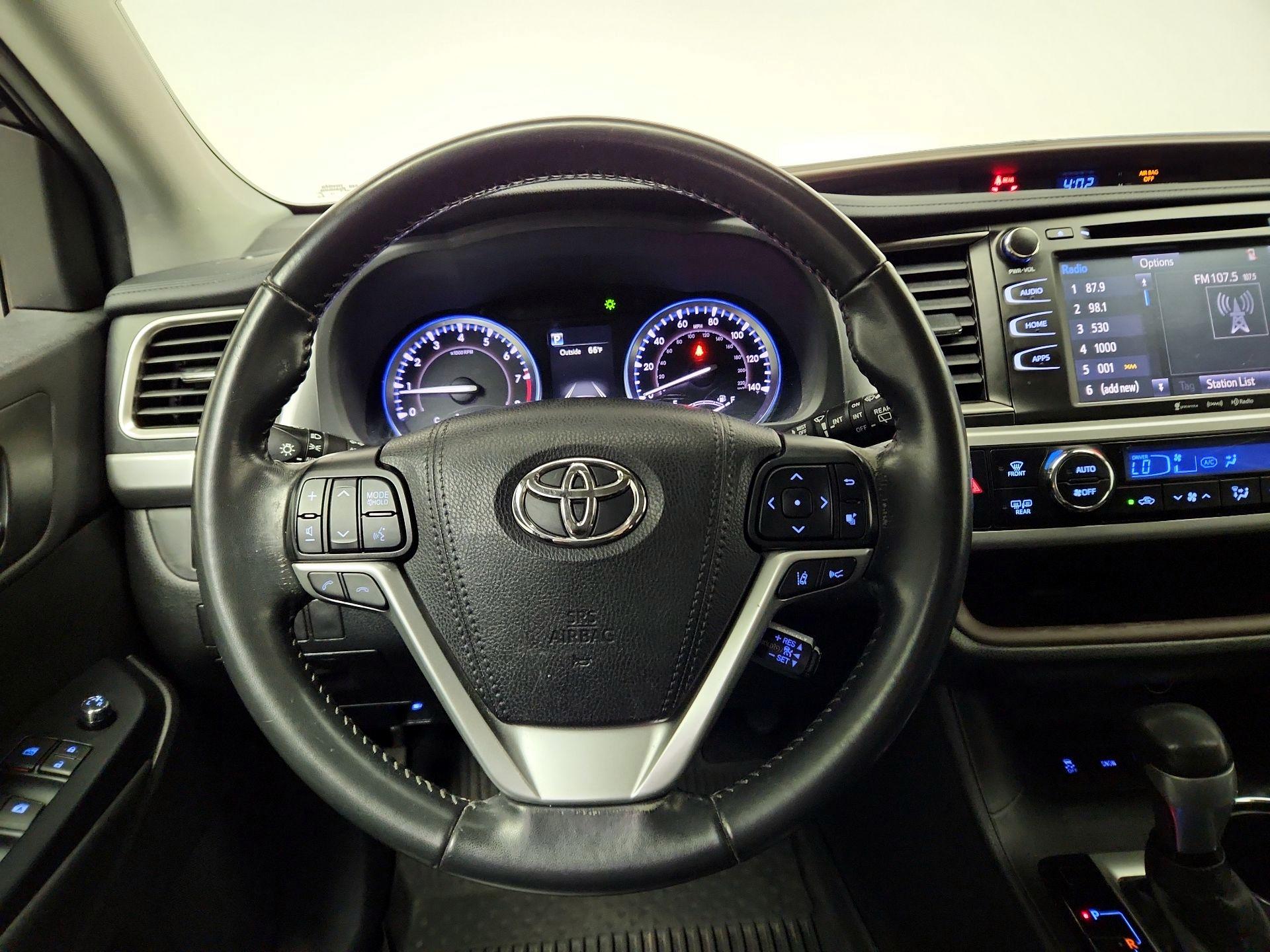 Thumbnail: 2019 Toyota Highlander - 10