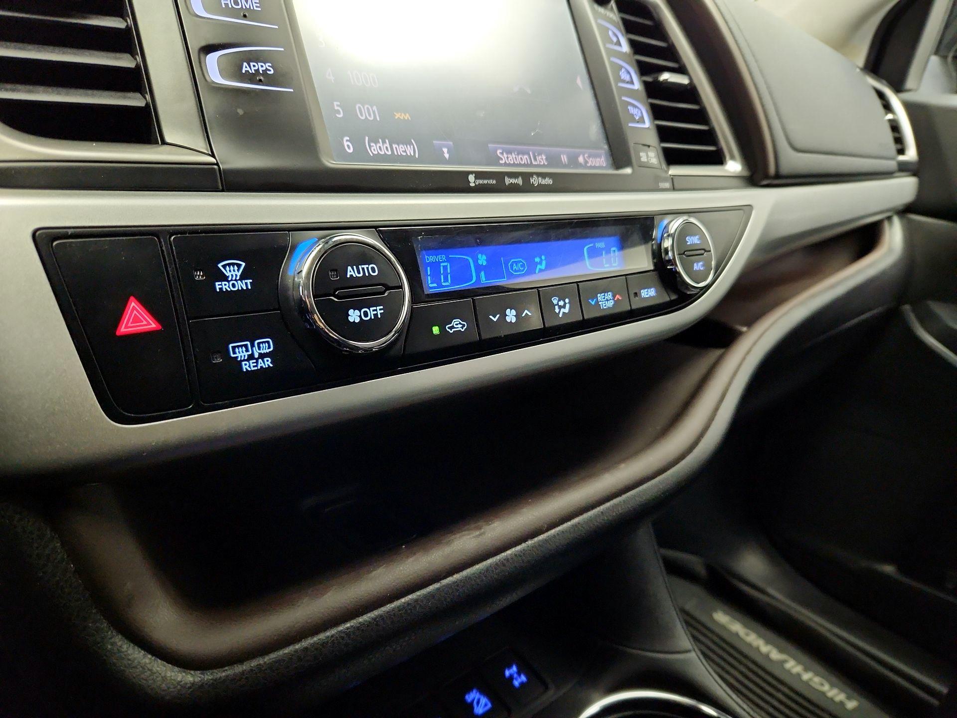 Thumbnail: 2019 Toyota Highlander - 17
