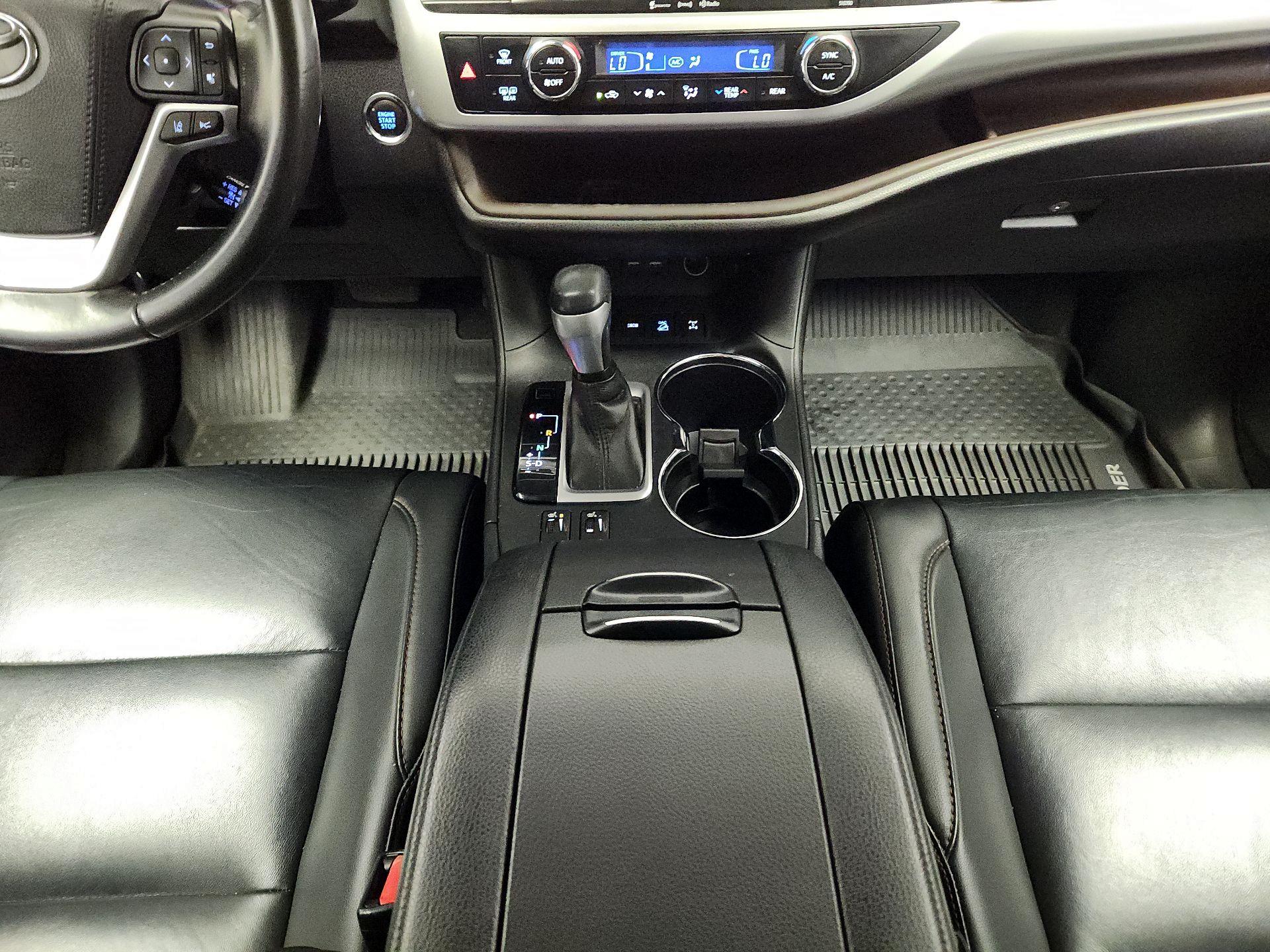 Thumbnail: 2019 Toyota Highlander - 18