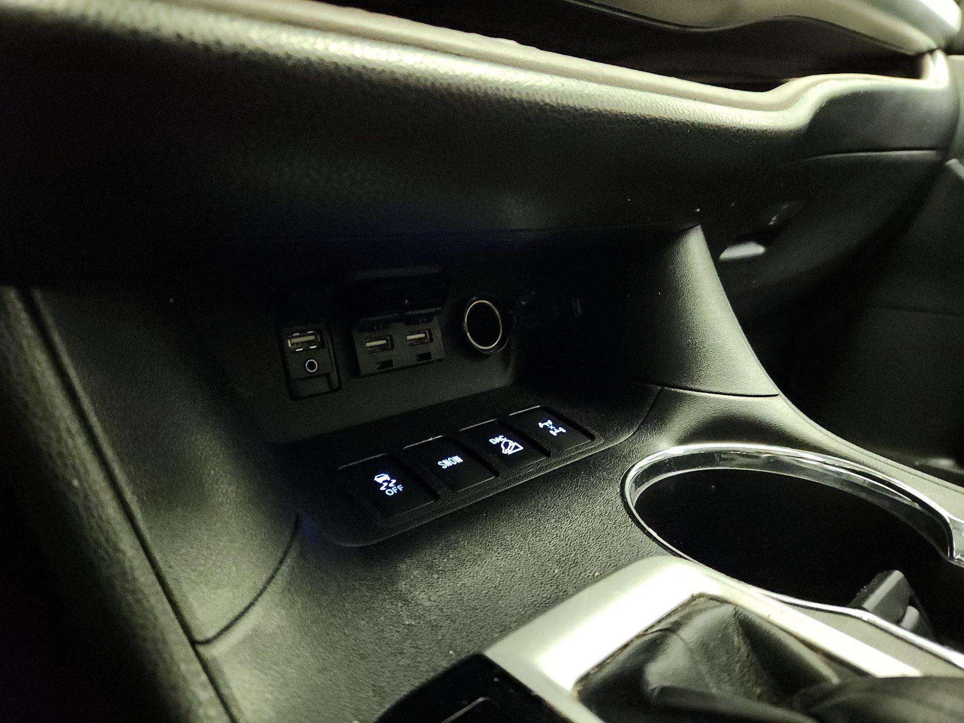 Thumbnail: 2019 Toyota Highlander - 19