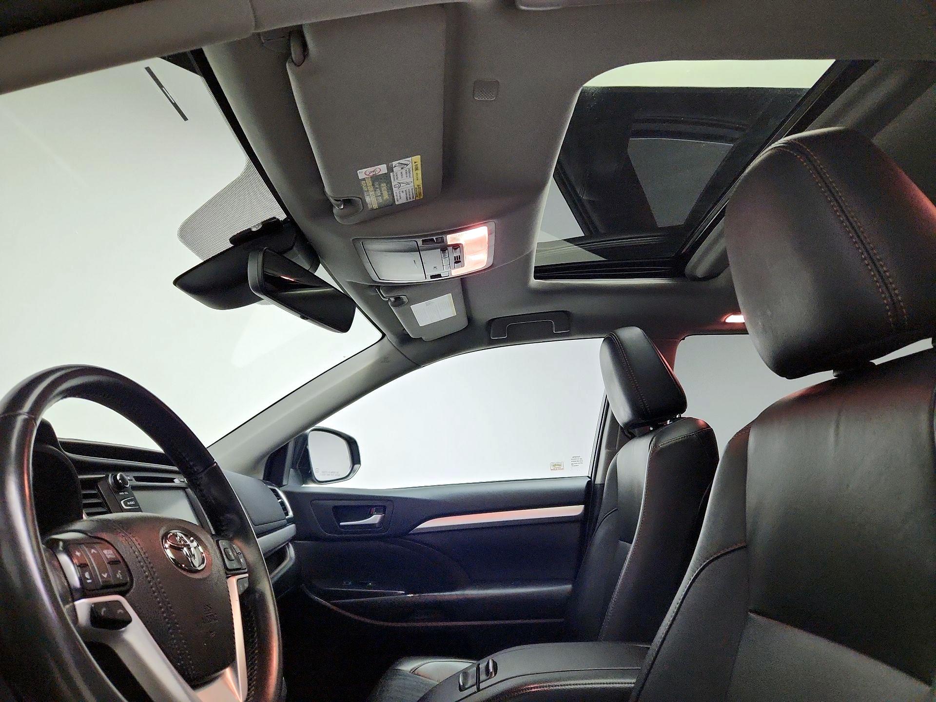 Thumbnail: 2019 Toyota Highlander - 20