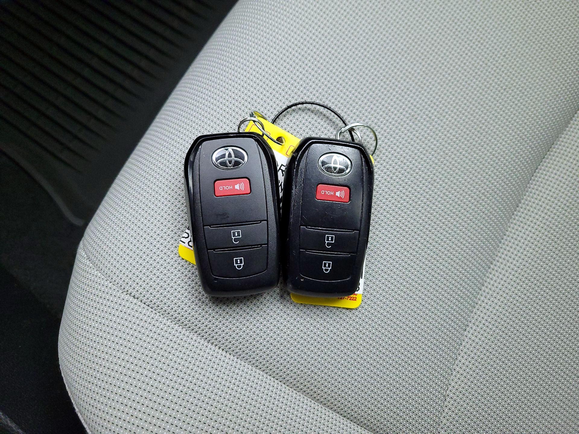 Thumbnail: 2022 Toyota Corolla Cross - 18