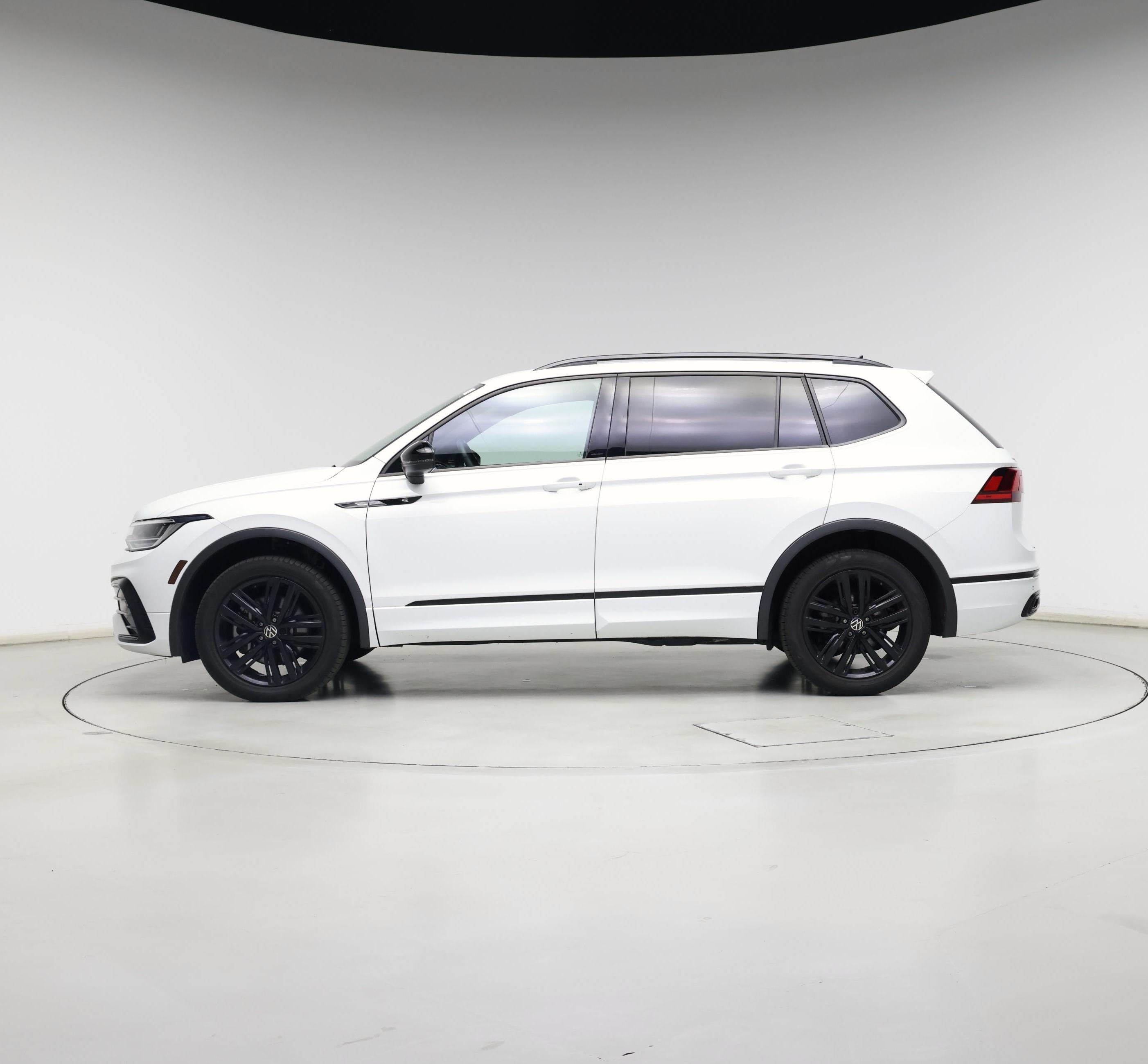 Thumbnail: 2022 Volkswagen Tiguan - 3