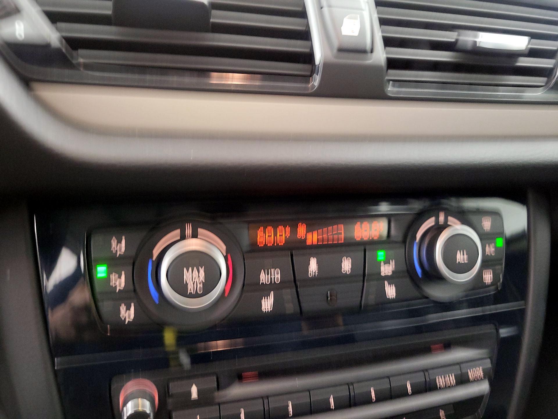Thumbnail: 2015 BMW X1 - 16