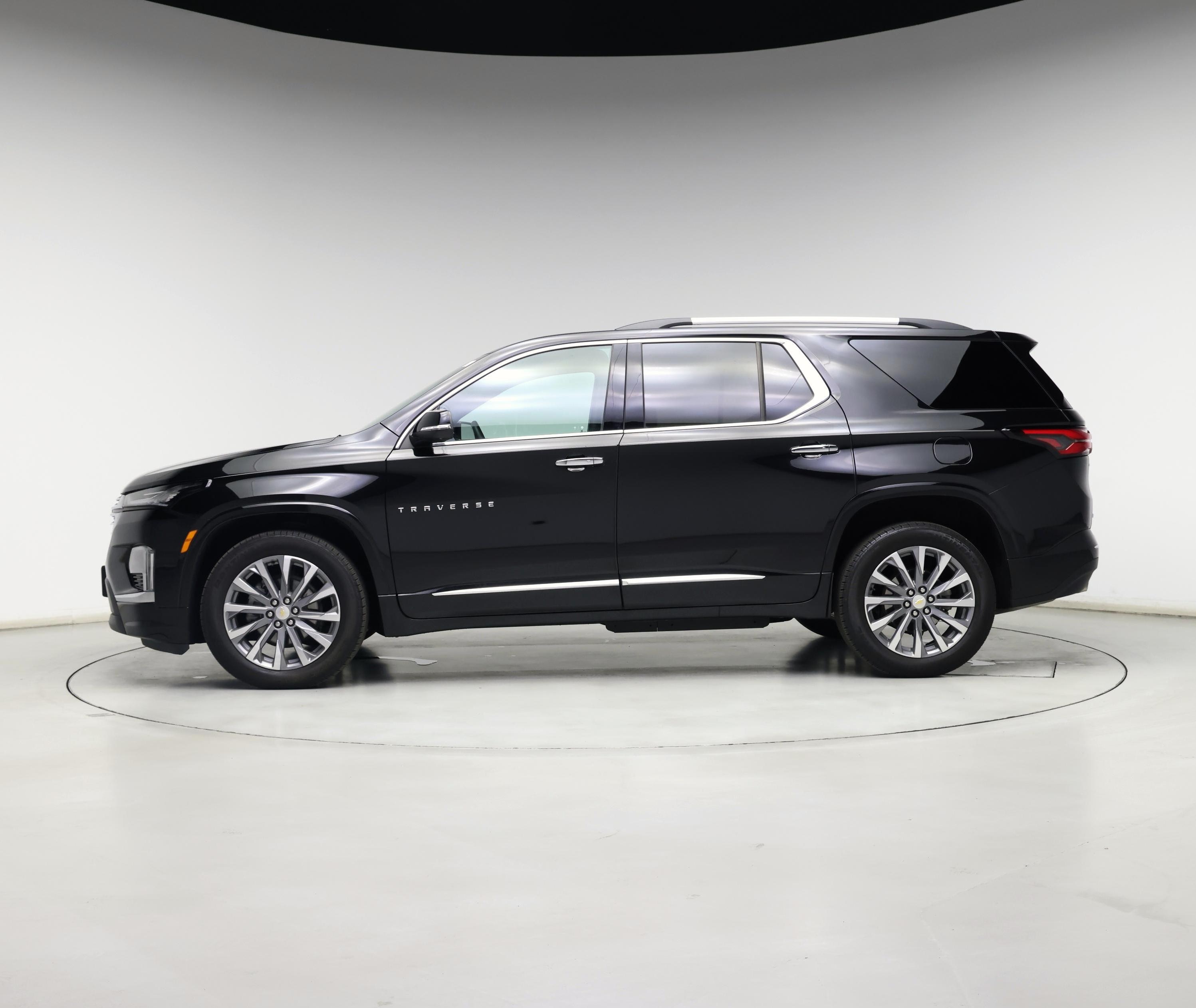 Thumbnail: 2023 Chevrolet Traverse - 3