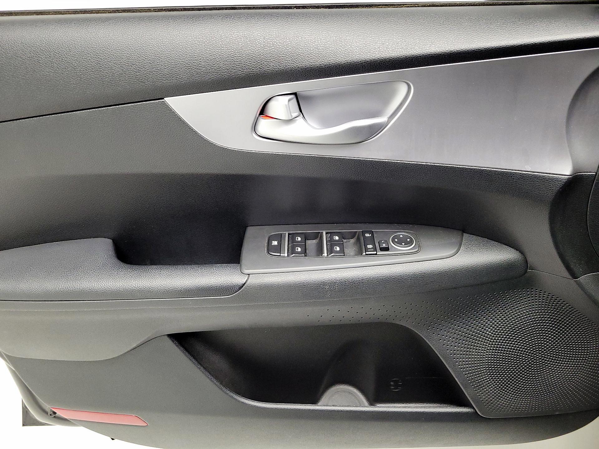 Thumbnail: 2023 Kia Forte - 12