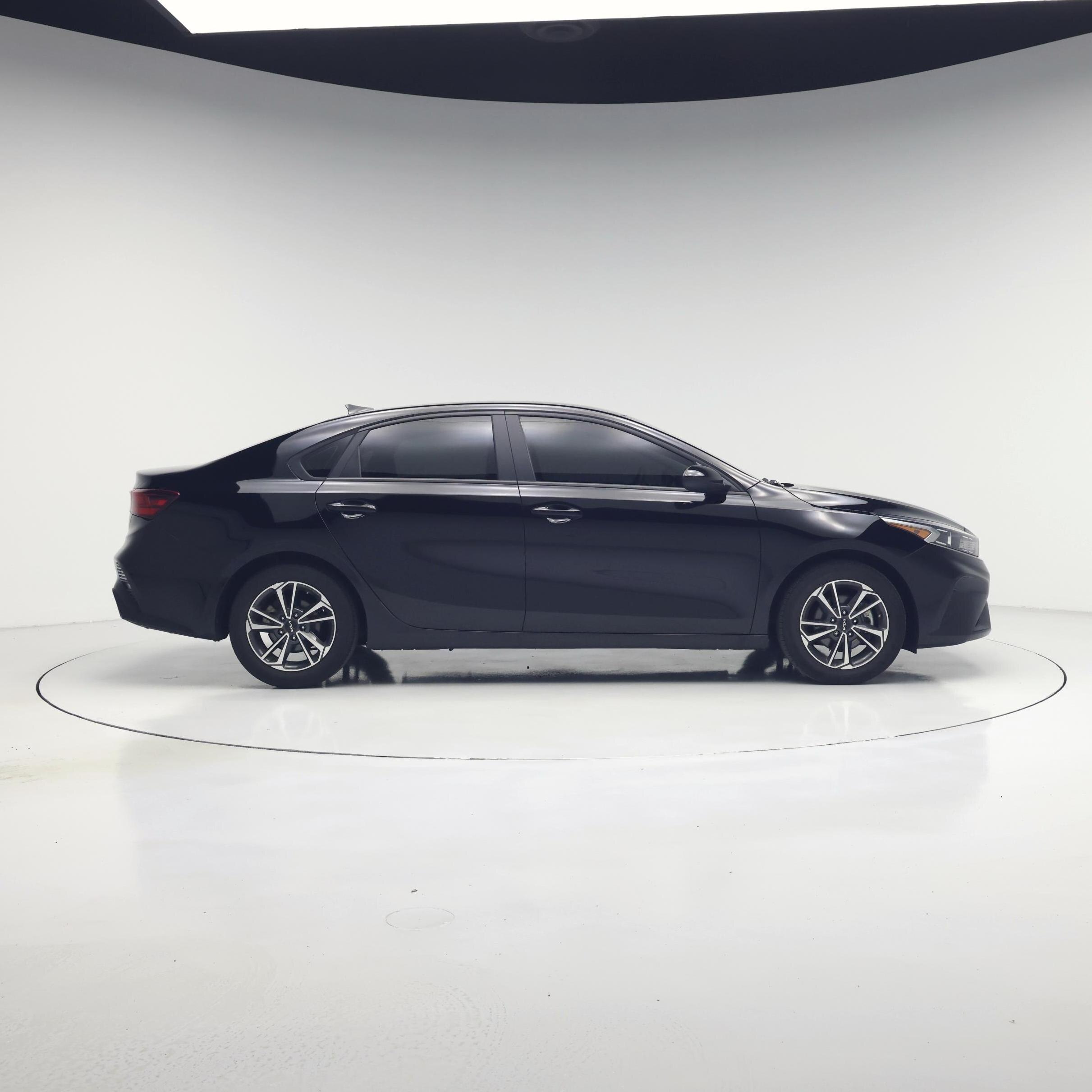 Thumbnail: 2023 Kia Forte - 7