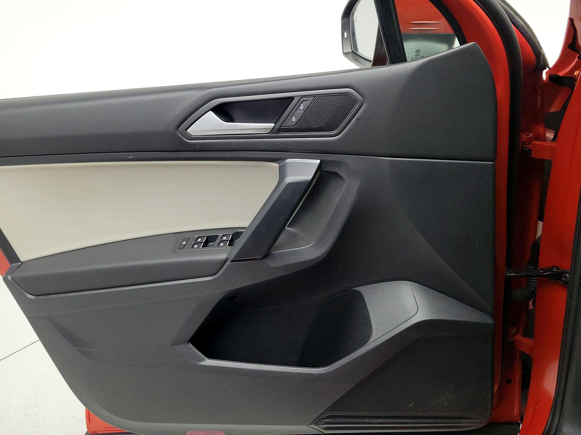 Thumbnail: 2019 Volkswagen Tiguan - 12