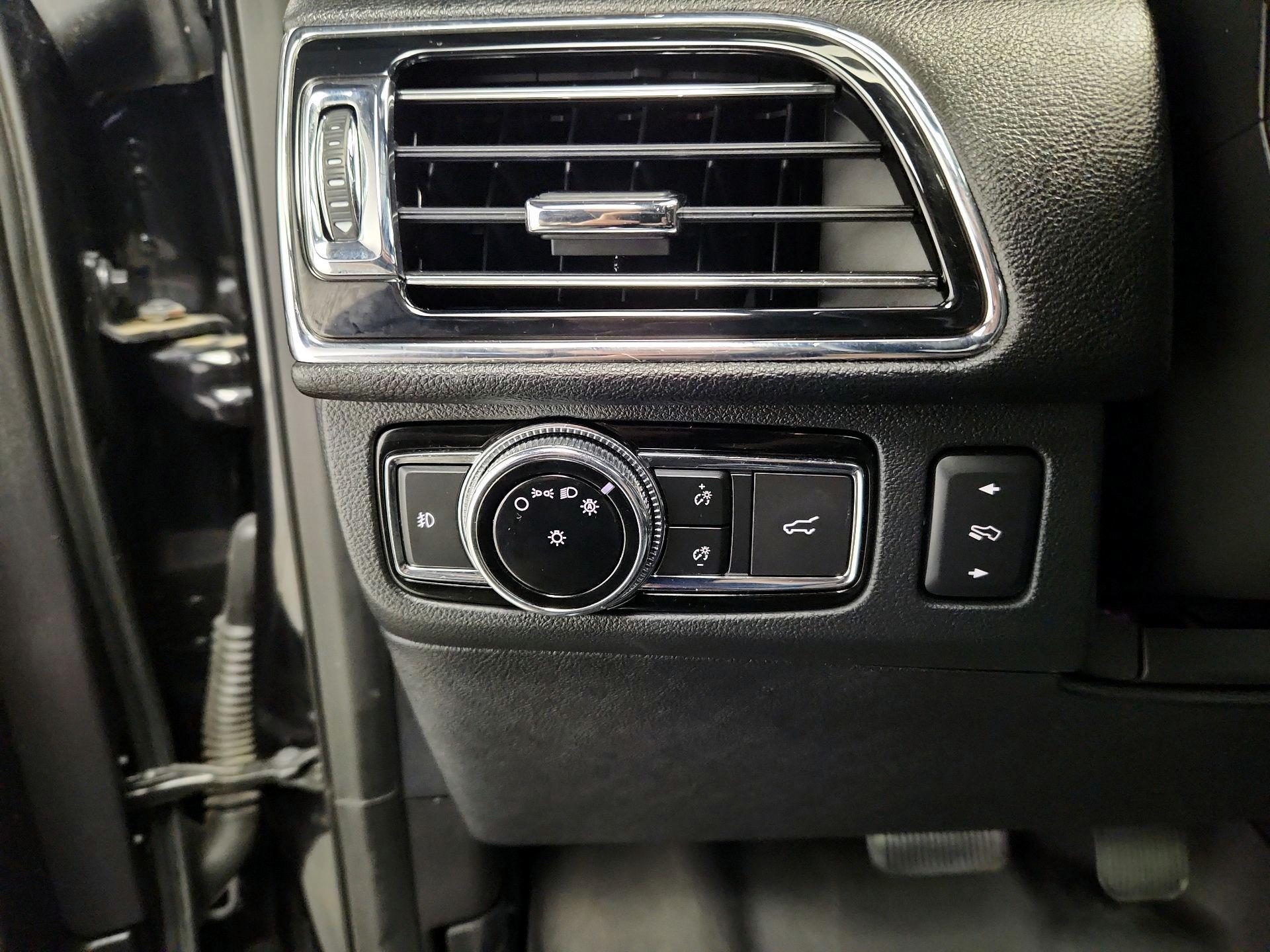 Thumbnail: 2019 Lincoln Navigator - 13