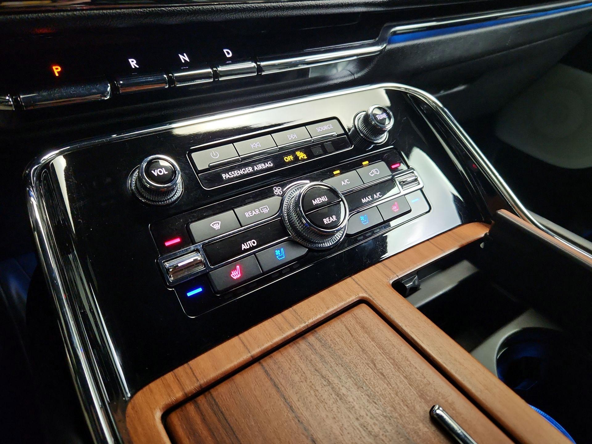 Thumbnail: 2019 Lincoln Navigator - 17