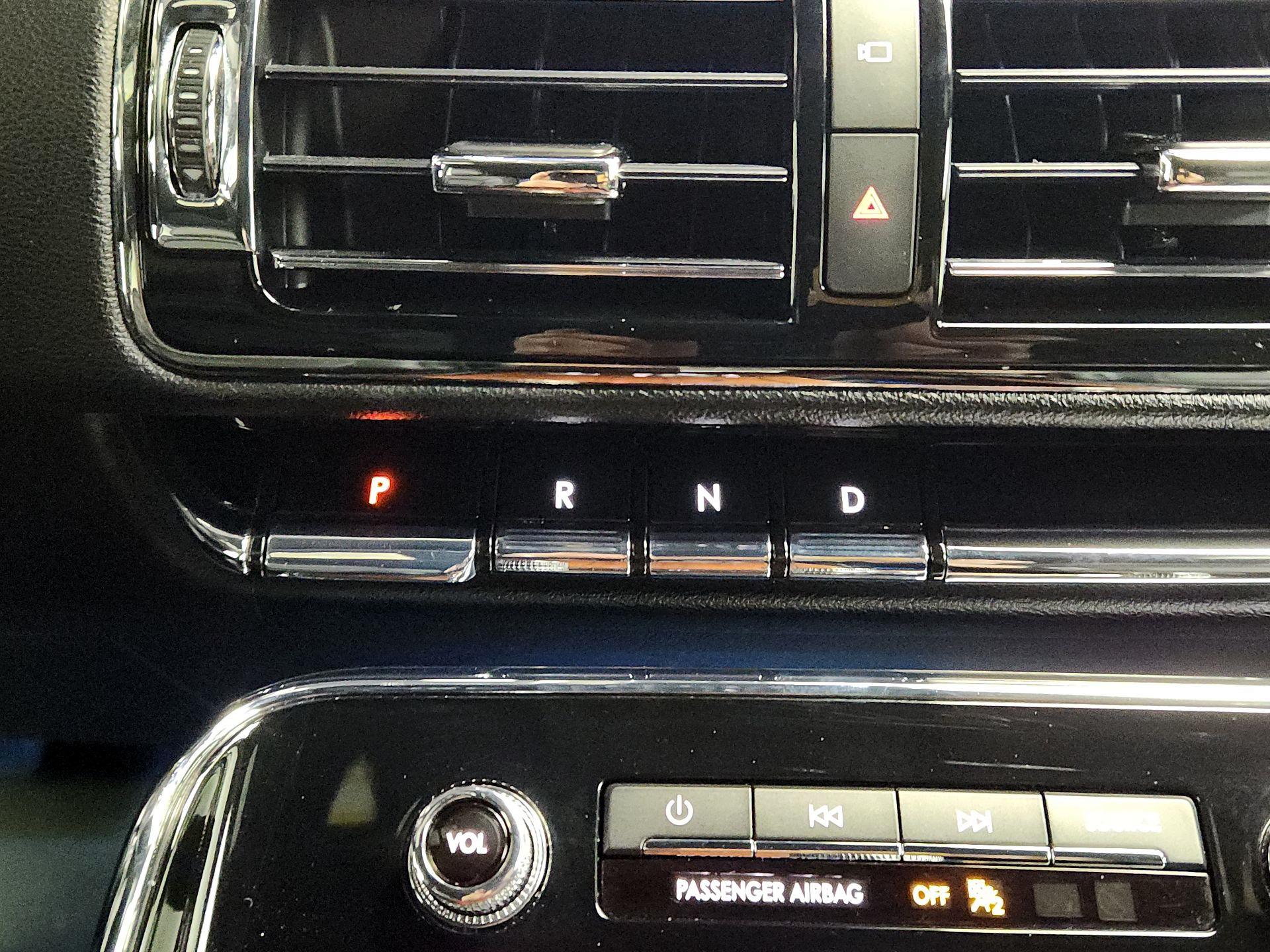Thumbnail: 2019 Lincoln Navigator - 18
