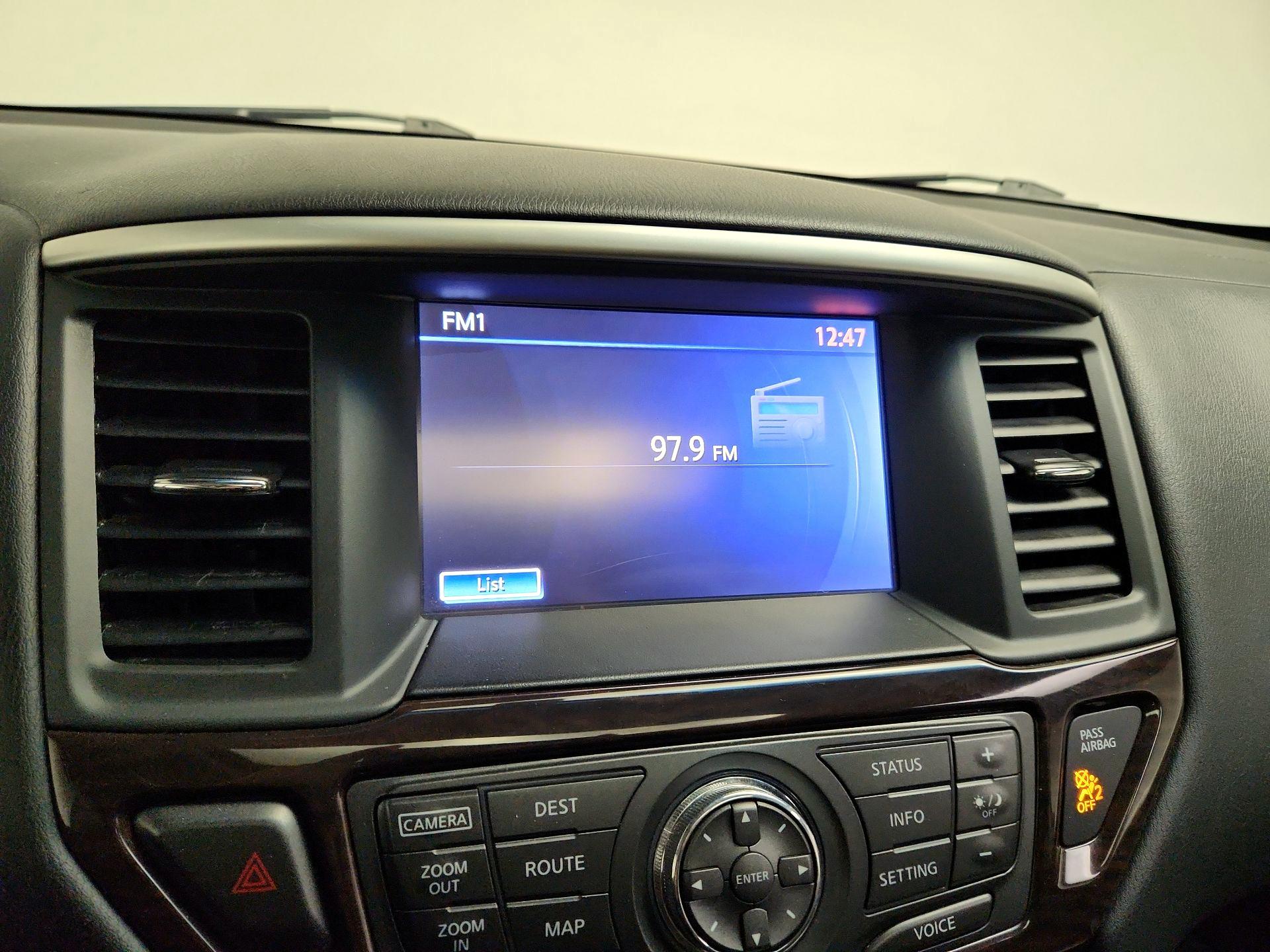 Thumbnail: 2015 Nissan Pathfinder - 16