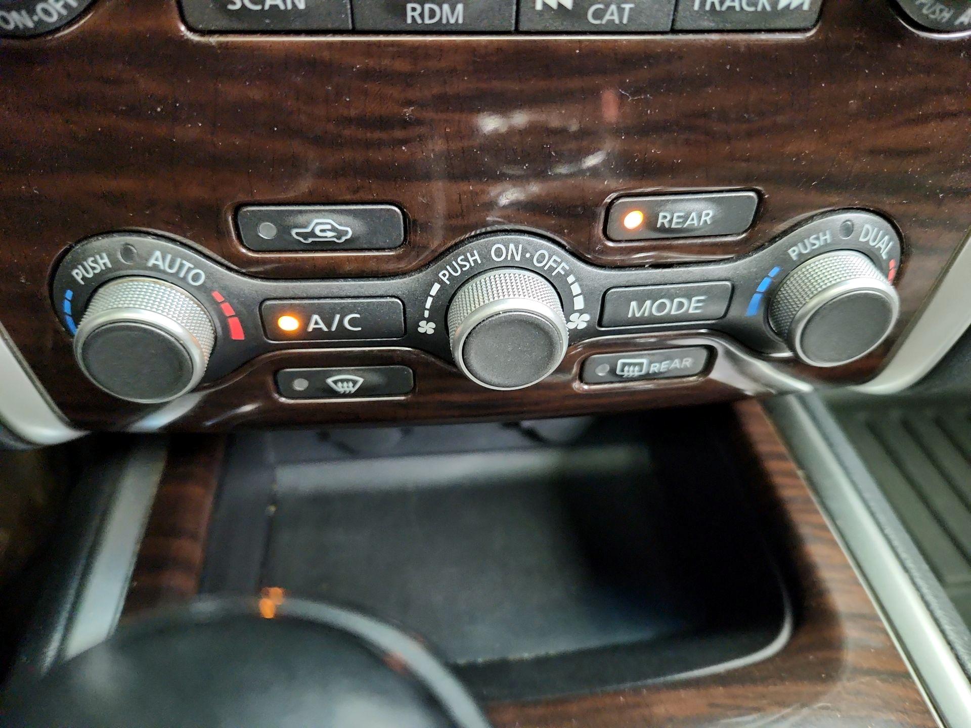 Thumbnail: 2015 Nissan Pathfinder - 17