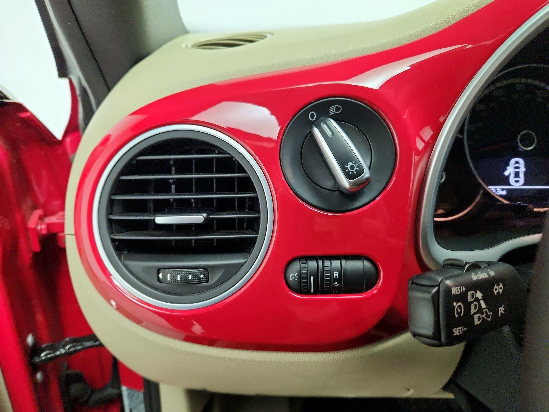 Thumbnail: 2014 Volkswagen Beetle - 13