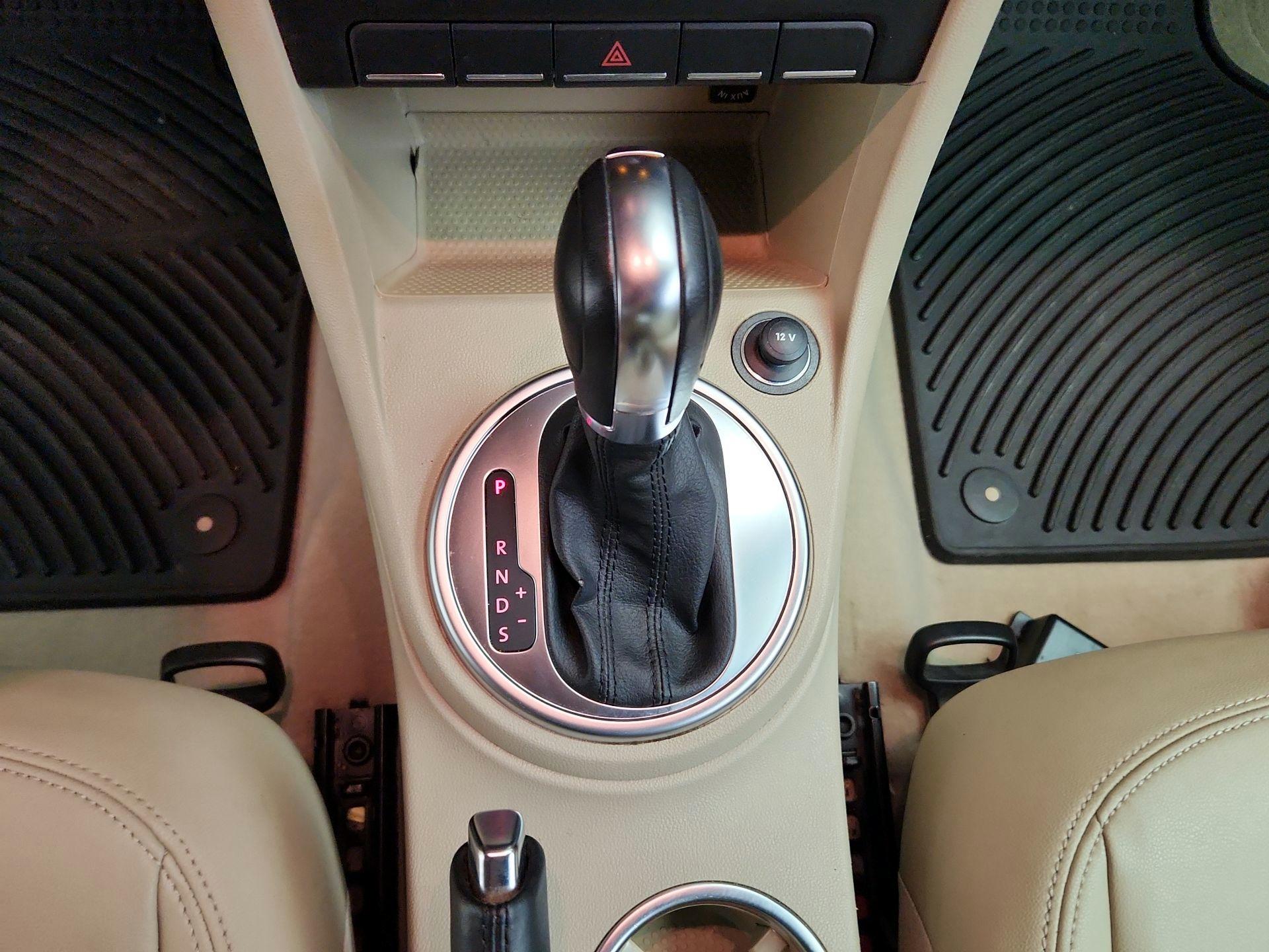Thumbnail: 2014 Volkswagen Beetle - 16