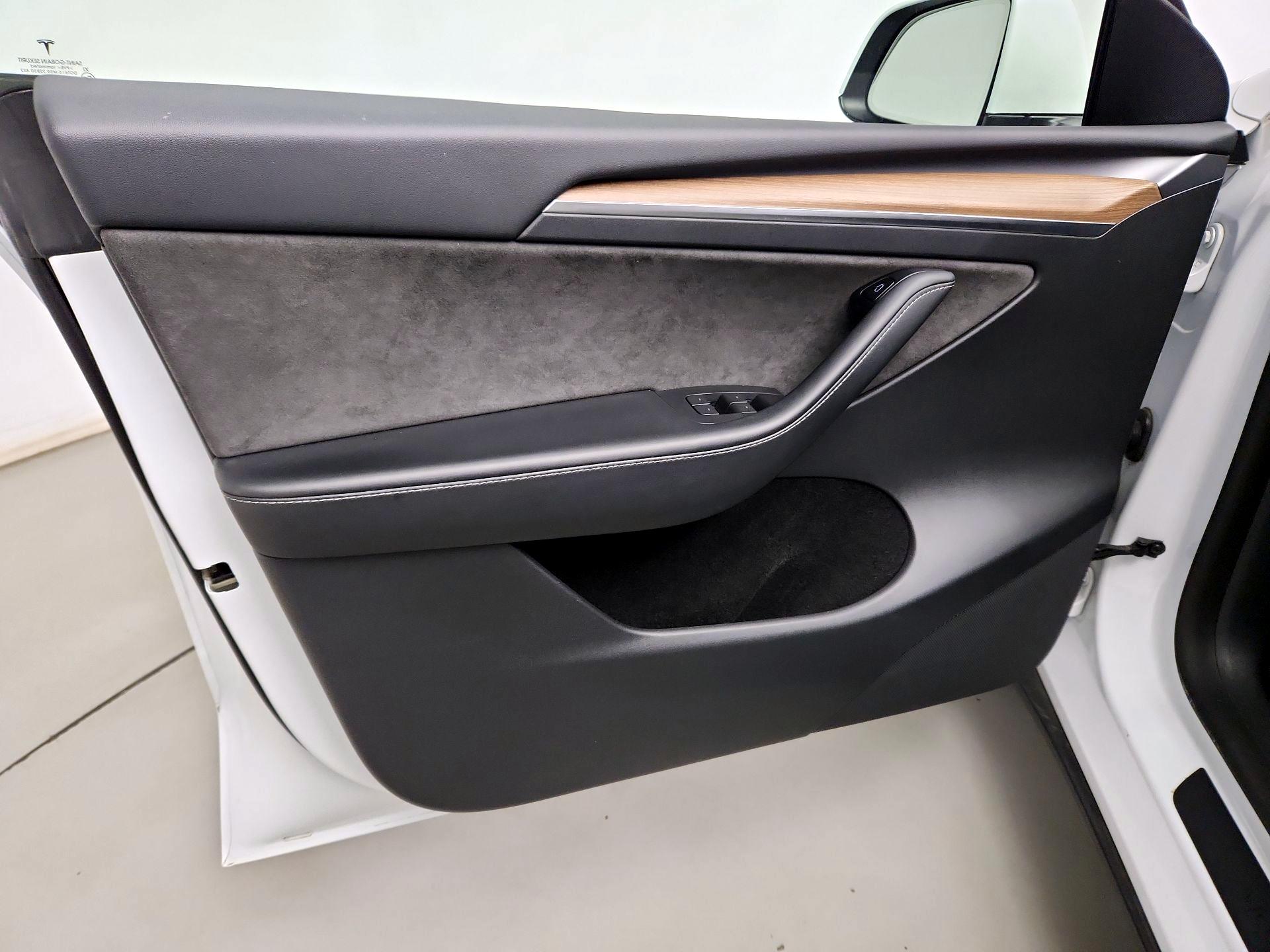 Thumbnail: 2023 Tesla Model Y - 12
