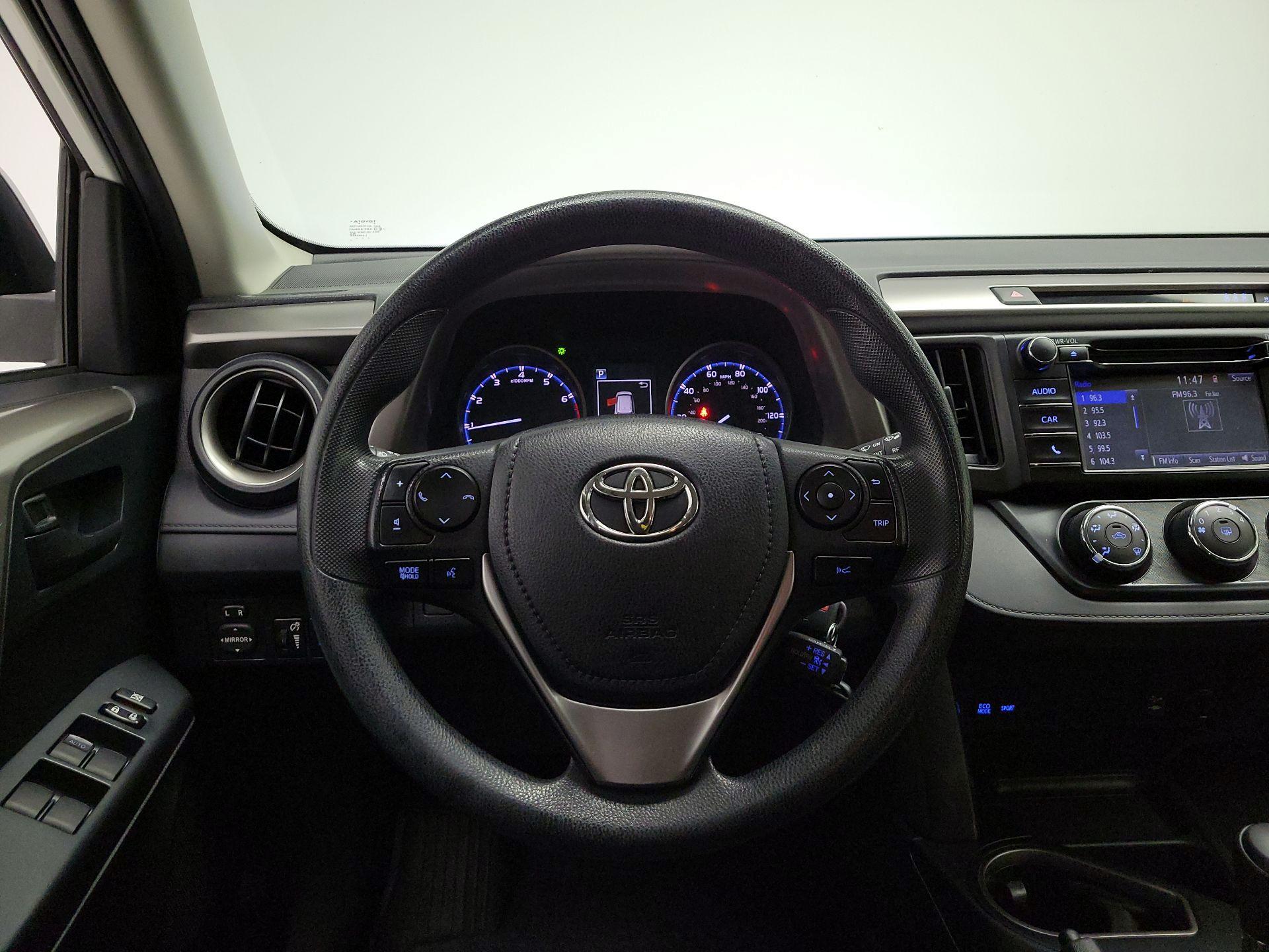 Thumbnail: 2018 Toyota RAV4 - 10