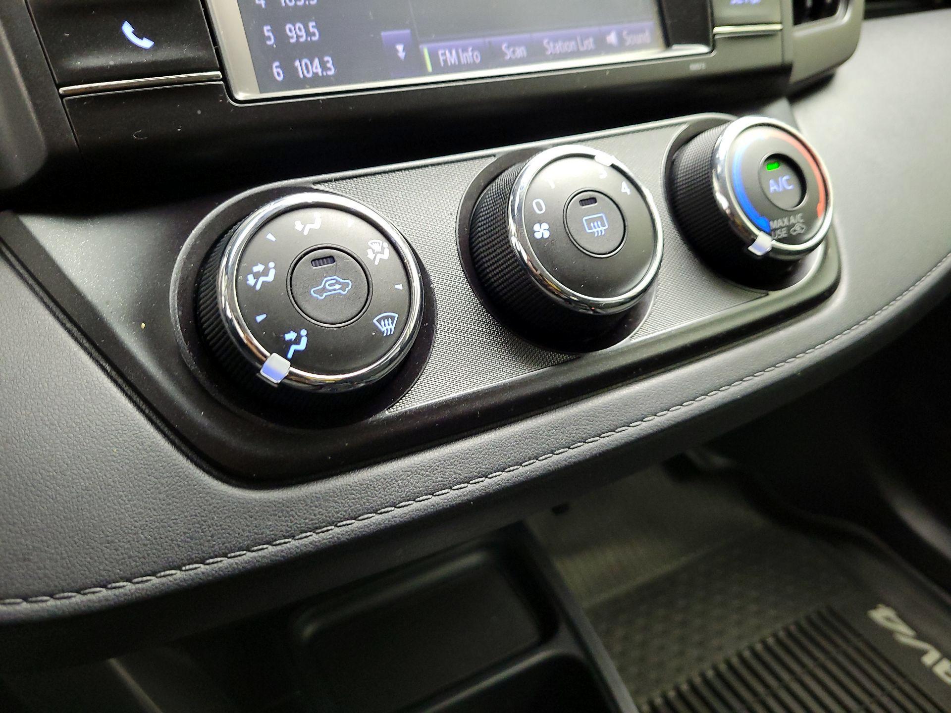 Thumbnail: 2018 Toyota RAV4 - 16
