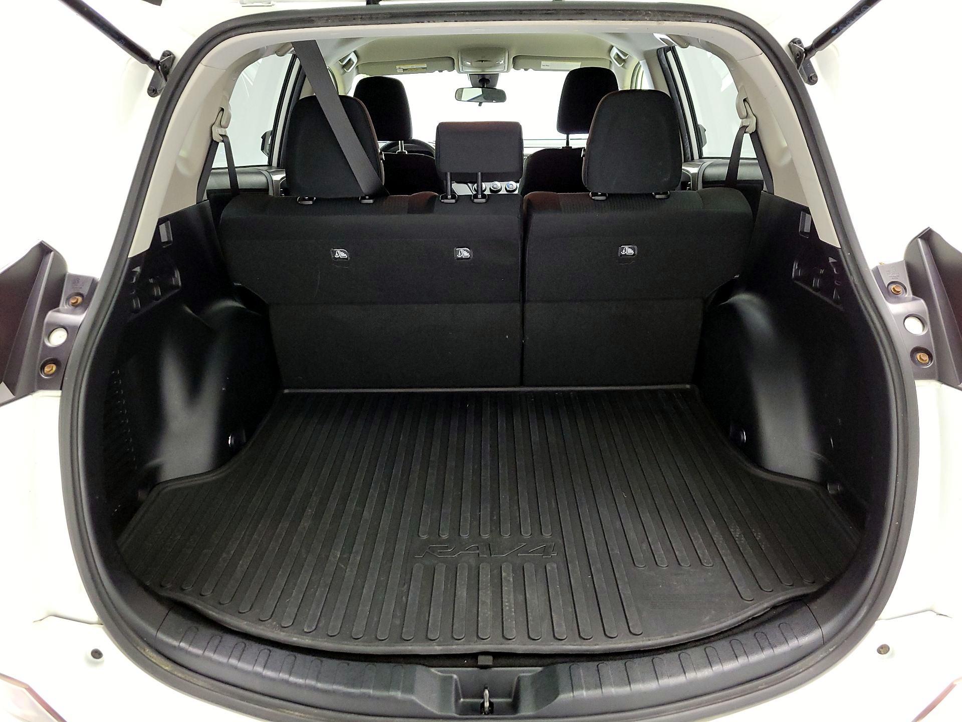 Thumbnail: 2018 Toyota RAV4 - 20