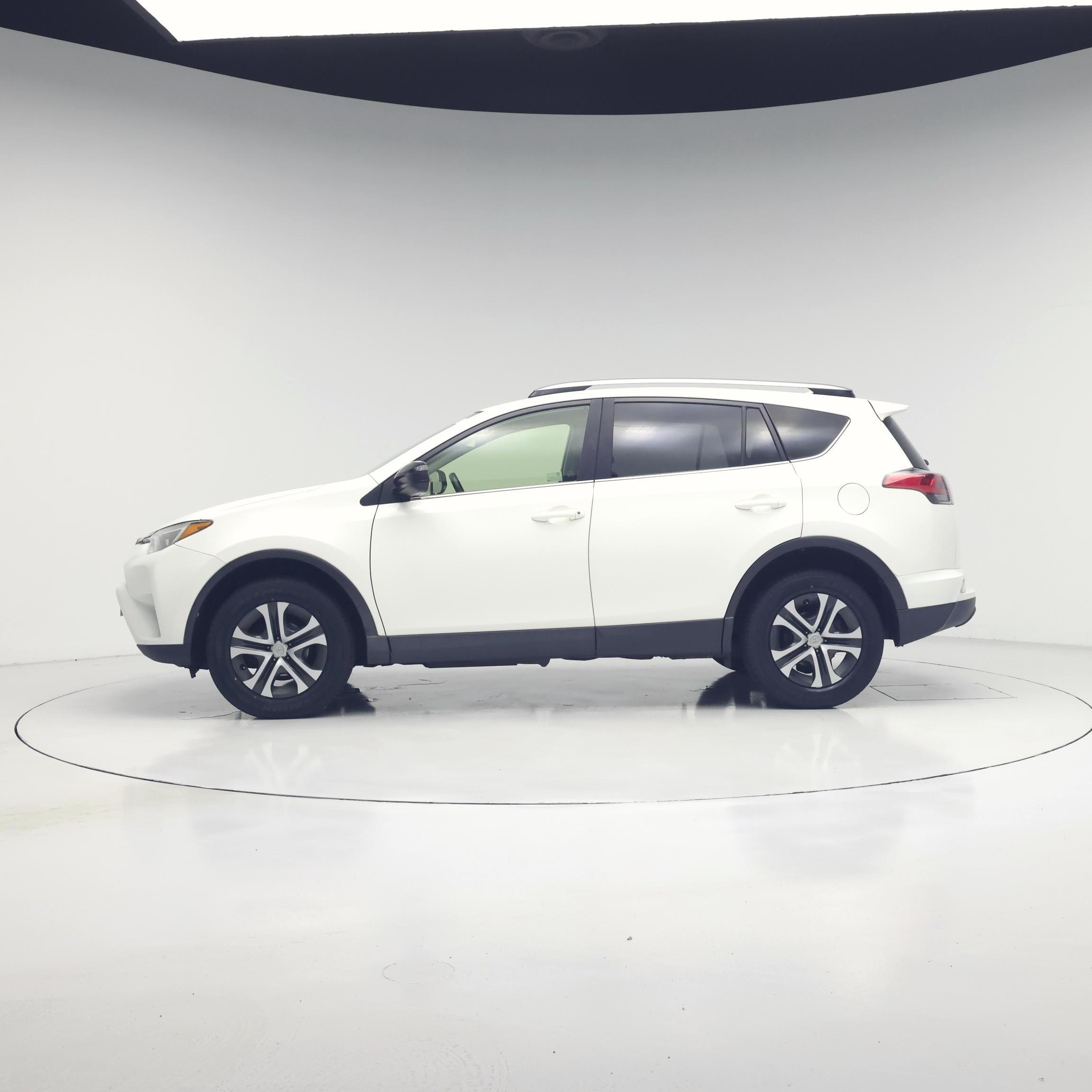 Thumbnail: 2018 Toyota RAV4 - 3