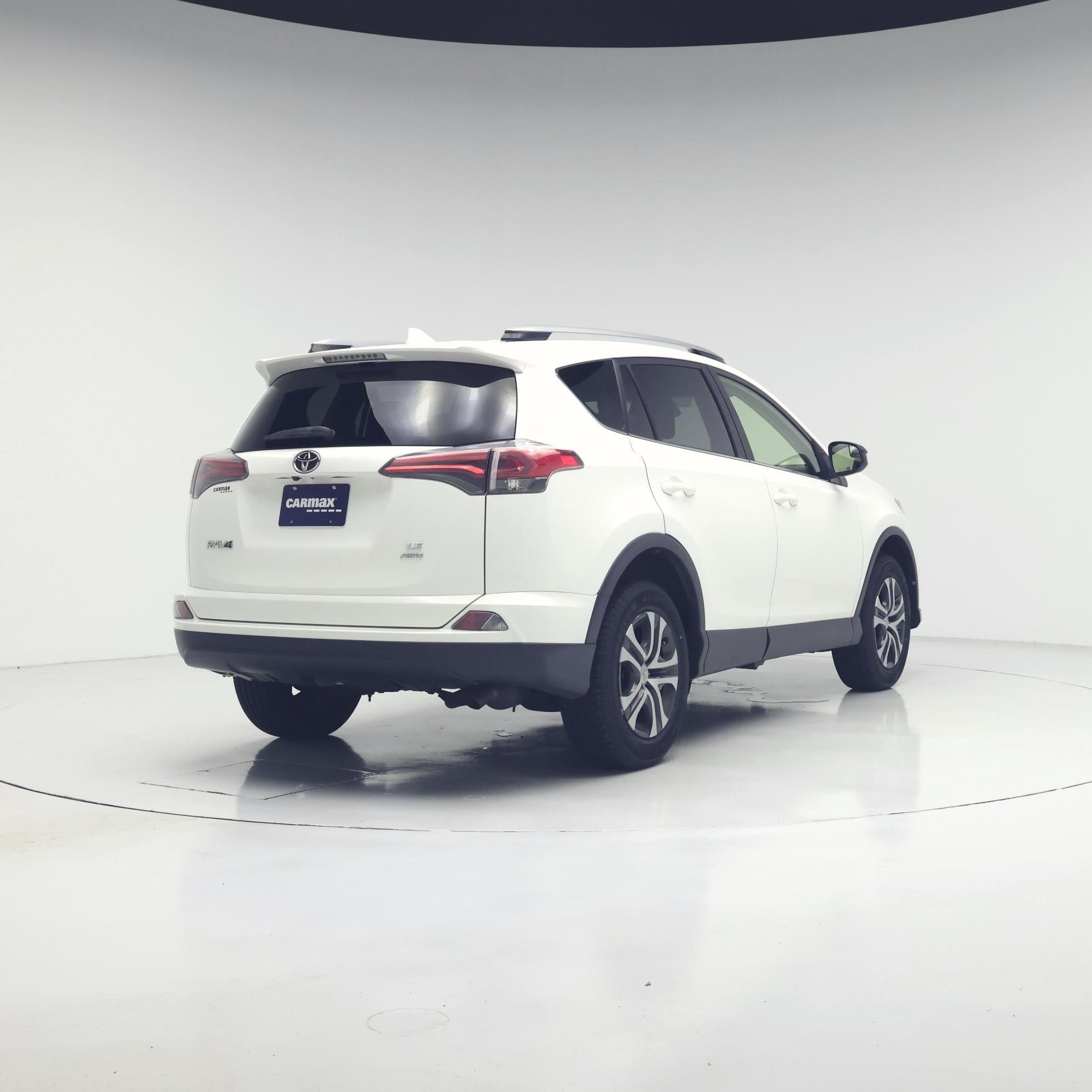 Thumbnail: 2018 Toyota RAV4 - 8