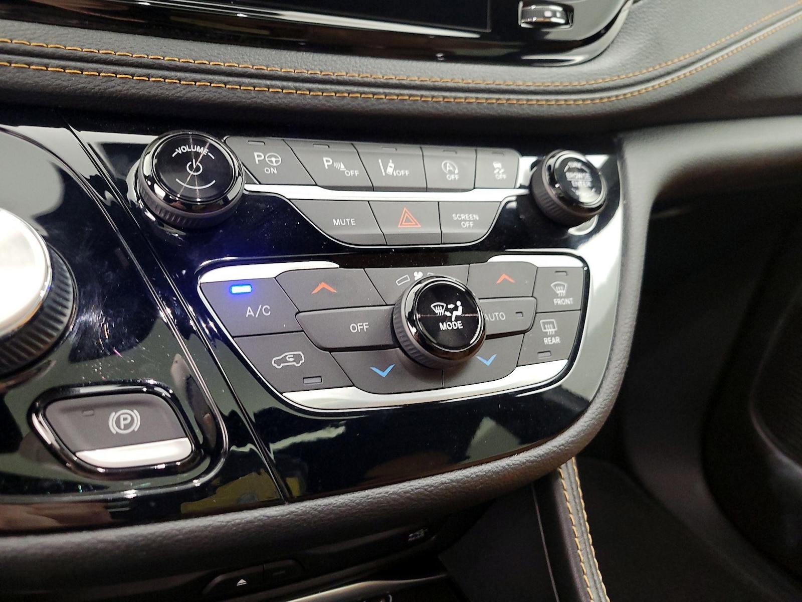 2023 Chrysler Pacifica Pinnacle - Photo 18