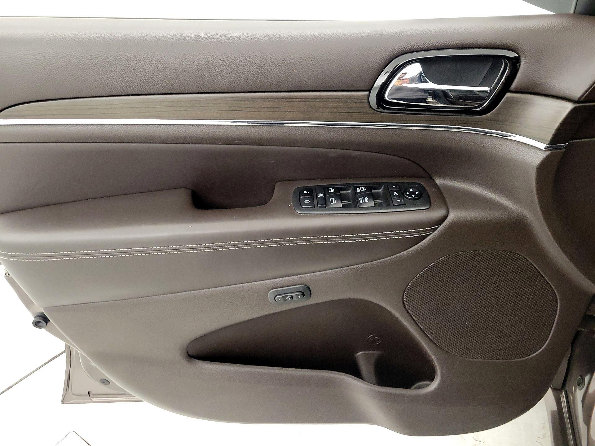 Thumbnail: 2019 Jeep Grand Cherokee - 12