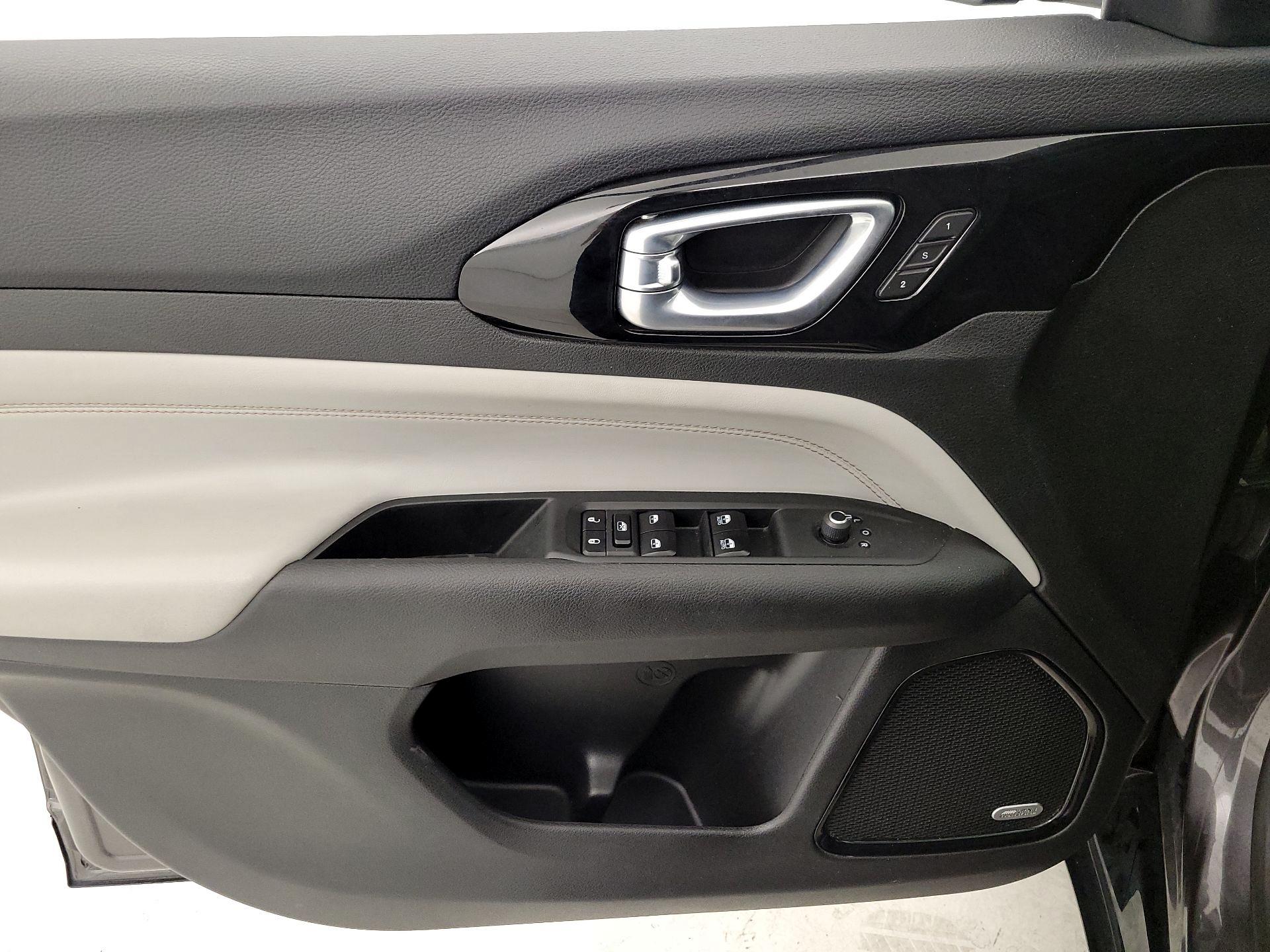 Thumbnail: 2023 Jeep Compass - 12