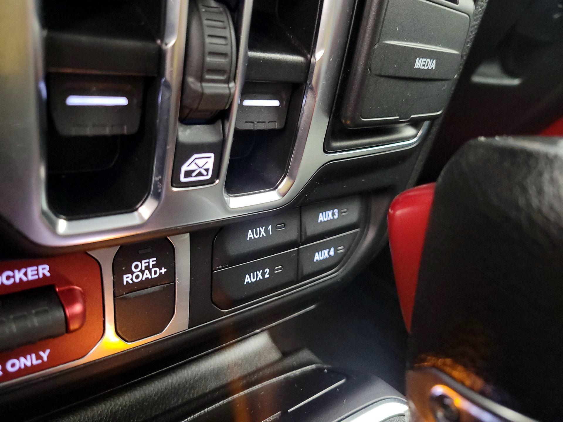 Thumbnail: 2024 Jeep Wrangler - 18