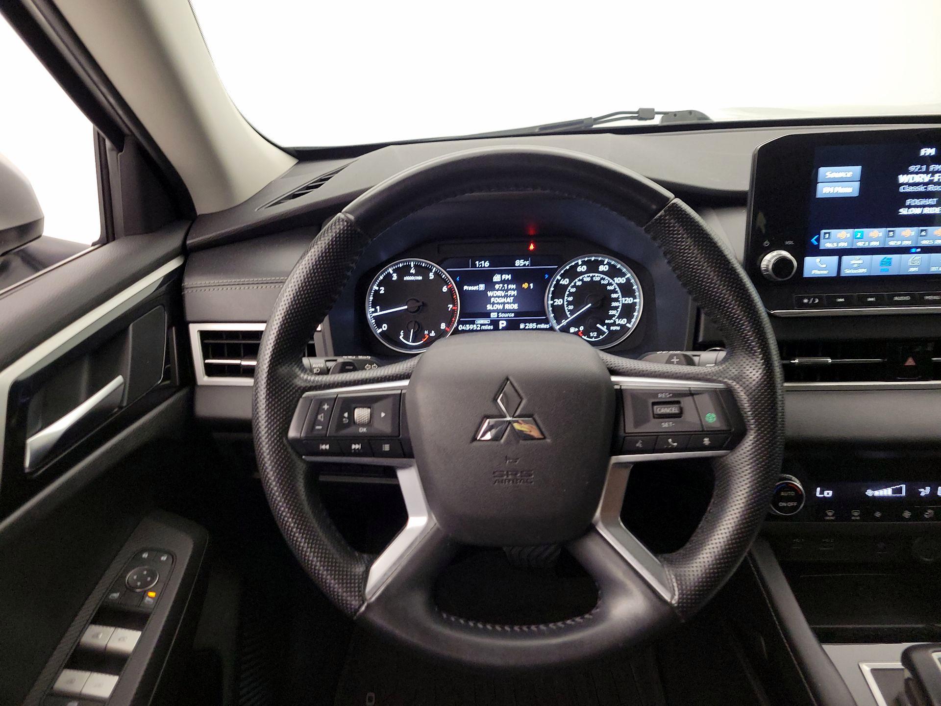Thumbnail: 2022 Mitsubishi Outlander - 10