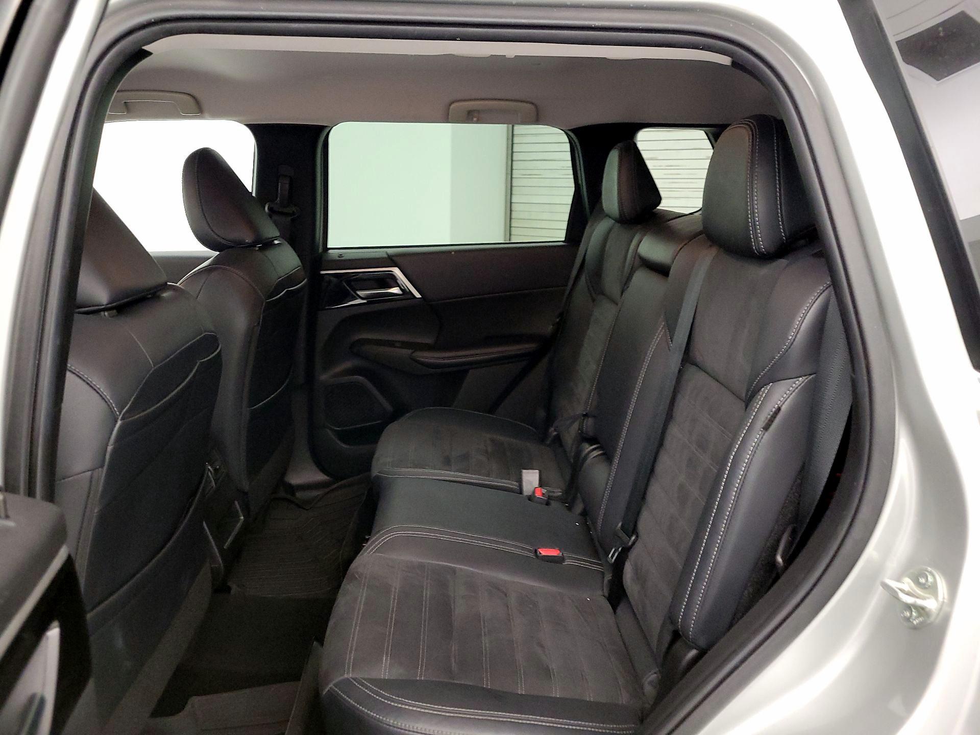 Thumbnail: 2022 Mitsubishi Outlander - 19