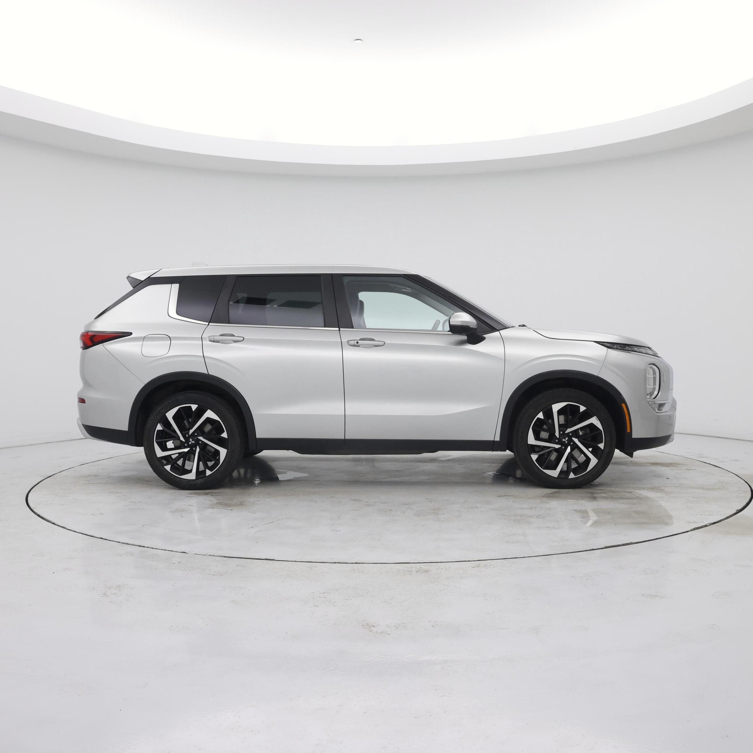 Thumbnail: 2022 Mitsubishi Outlander - 7