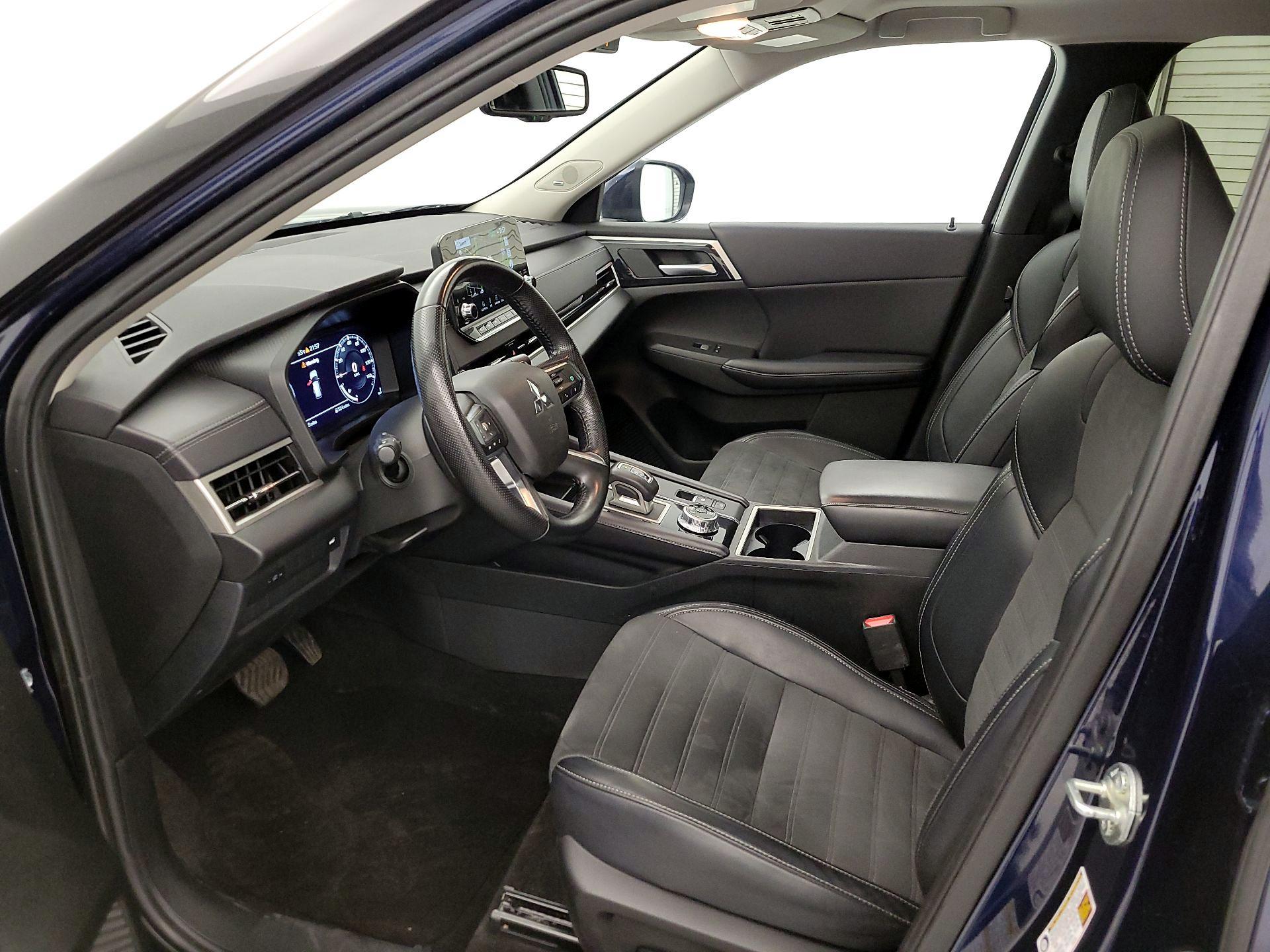 Thumbnail: 2024 Mitsubishi Outlander - 11