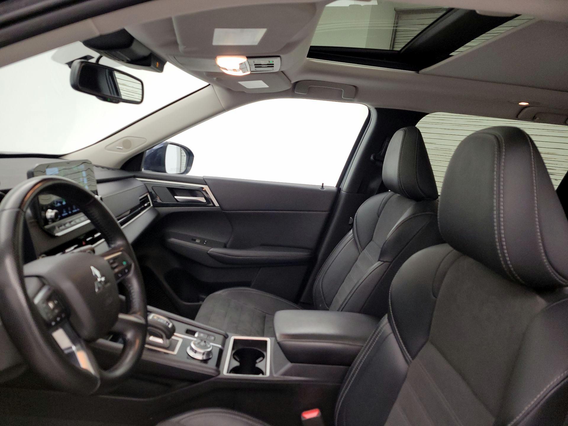 Thumbnail: 2024 Mitsubishi Outlander - 20