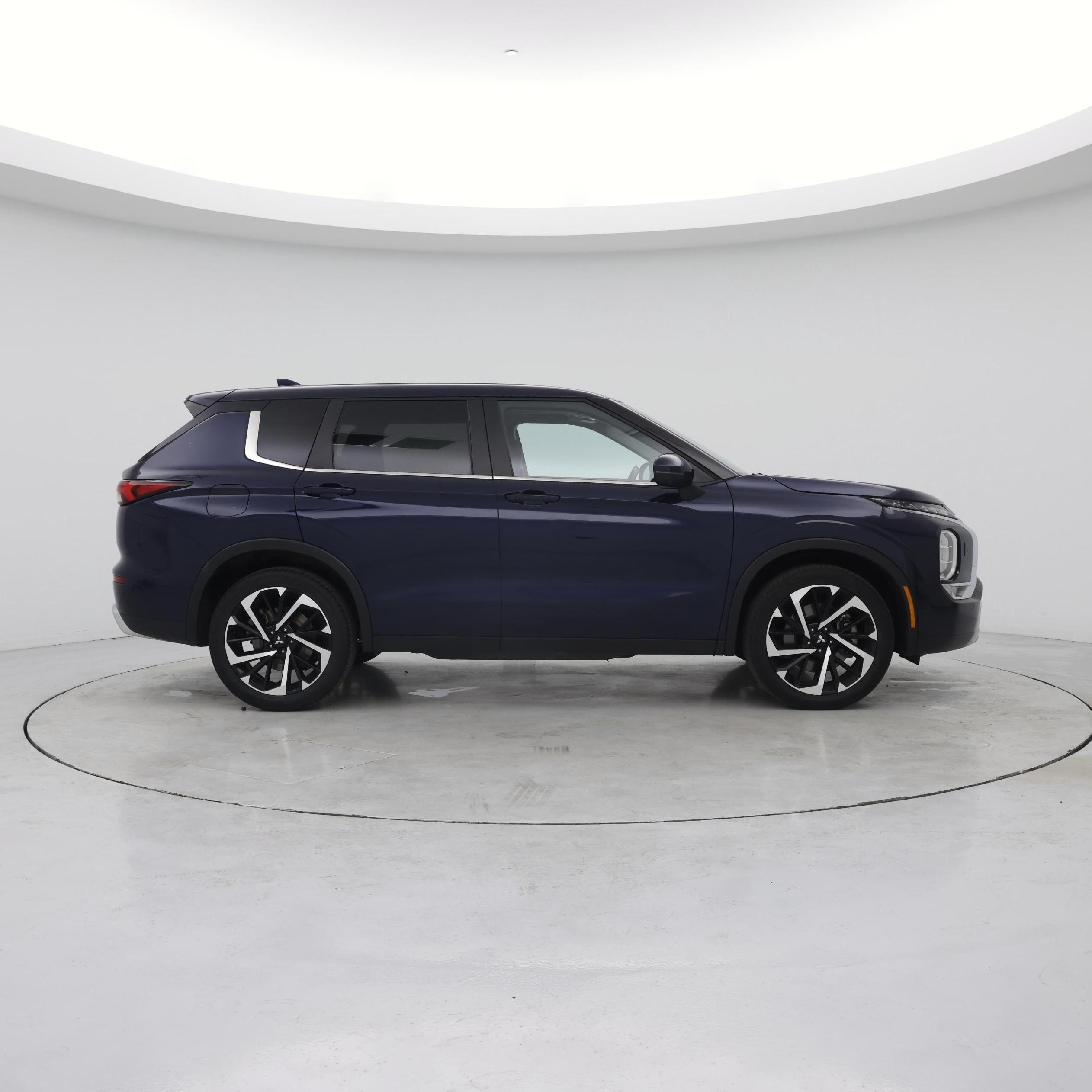 Thumbnail: 2024 Mitsubishi Outlander - 7