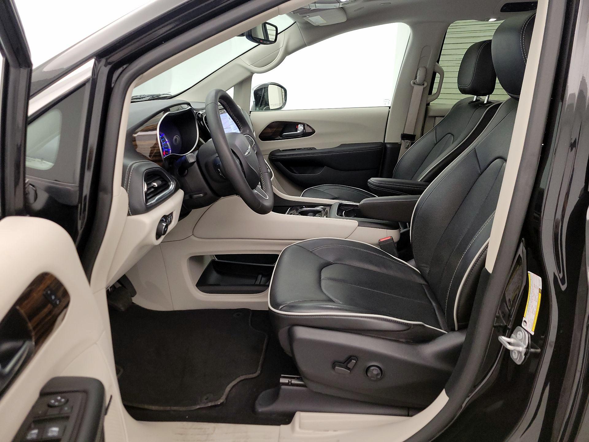 Thumbnail: 2022 Chrysler Pacifica - 11