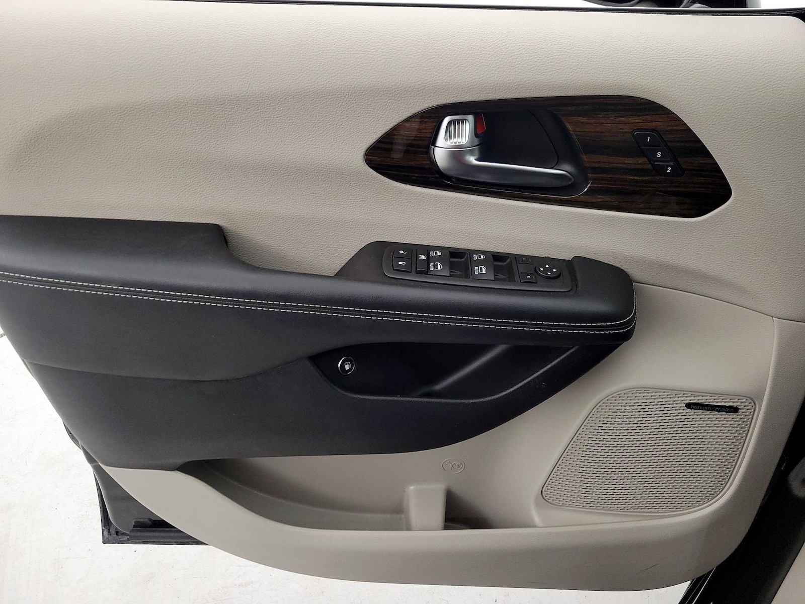 2022 Chrysler Pacifica Hybrid Limited - Photo 13