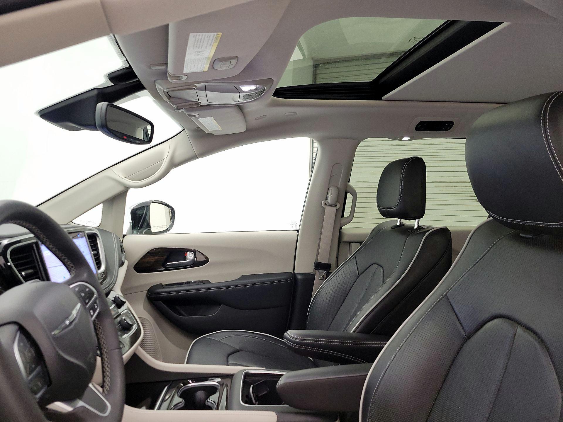 Thumbnail: 2022 Chrysler Pacifica - 20